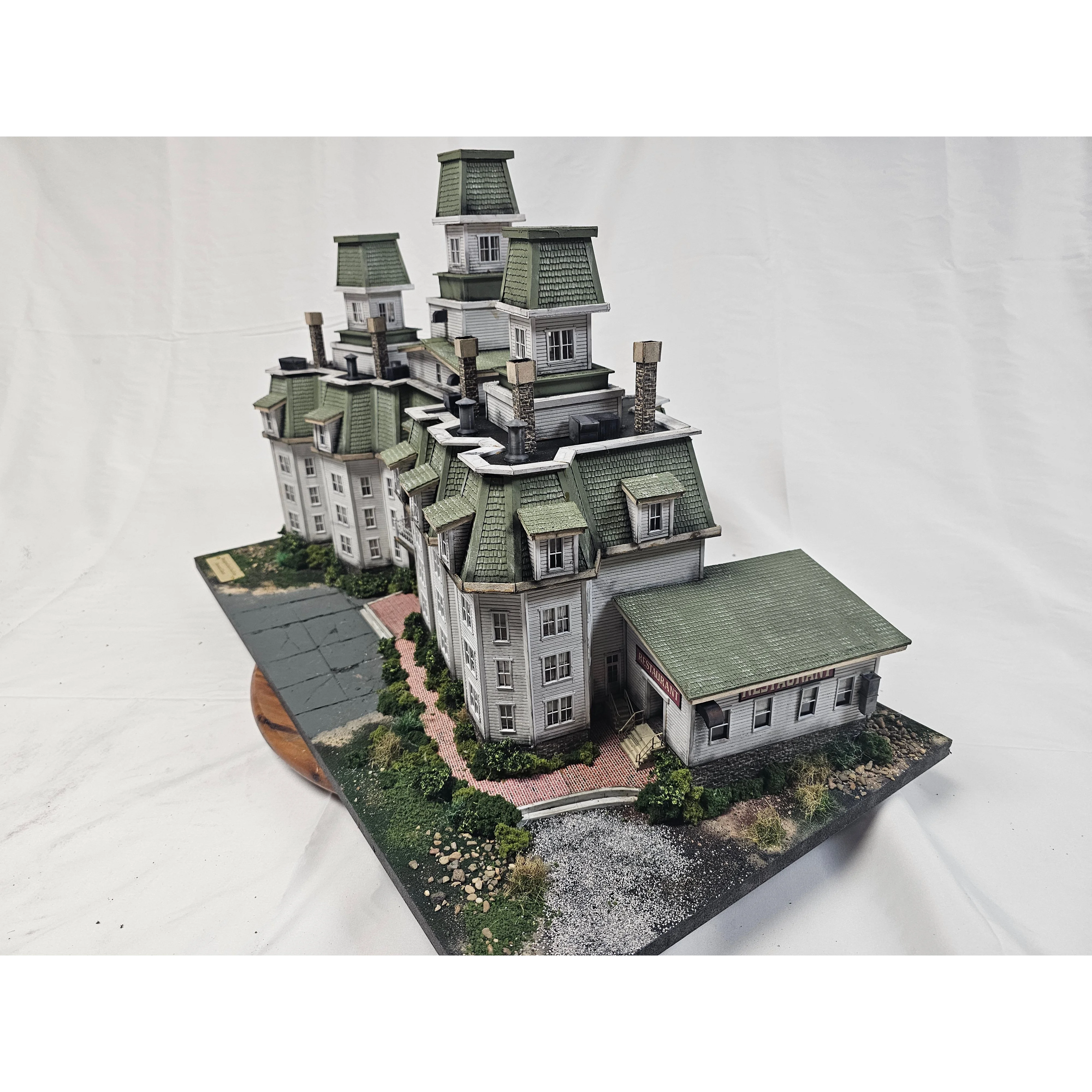 Howard Zane custom Three Point lodge — photo 2