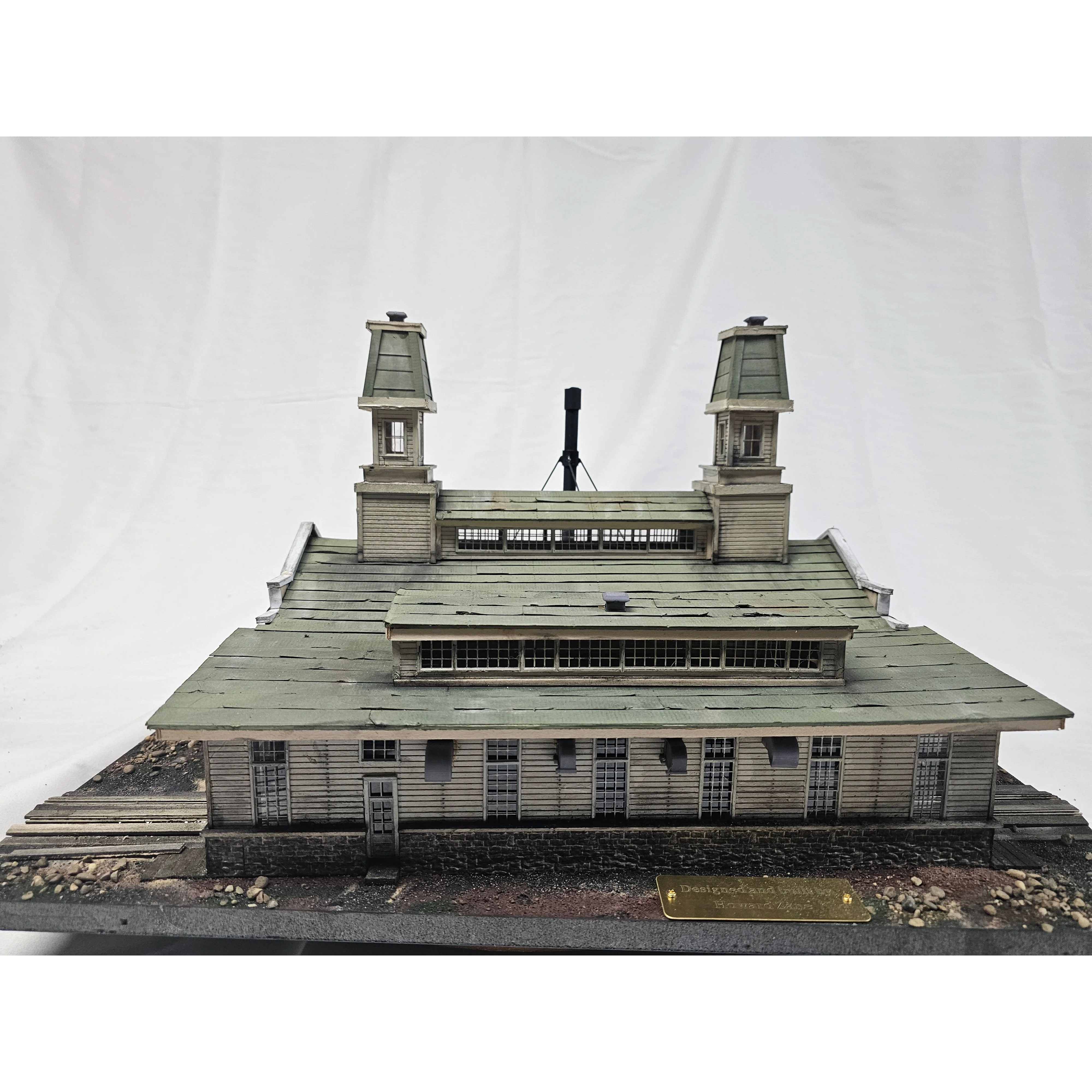 HO 2 track Howard Zane car/engine shed — photo 4