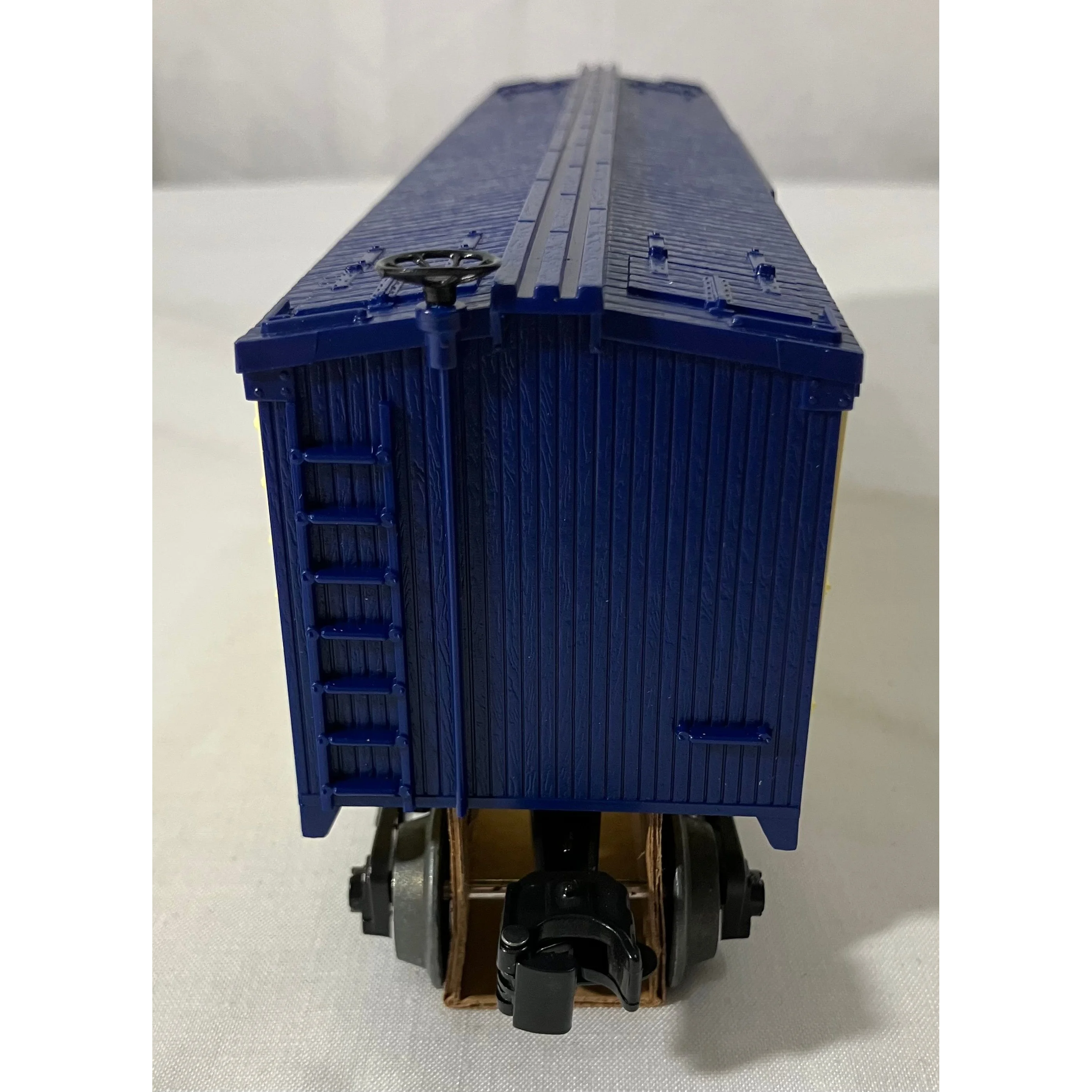 Lionel 6-19529 O scale 3 rail reefer honoring A.C. Gilbert, S gauge & Erector Set — photo 4