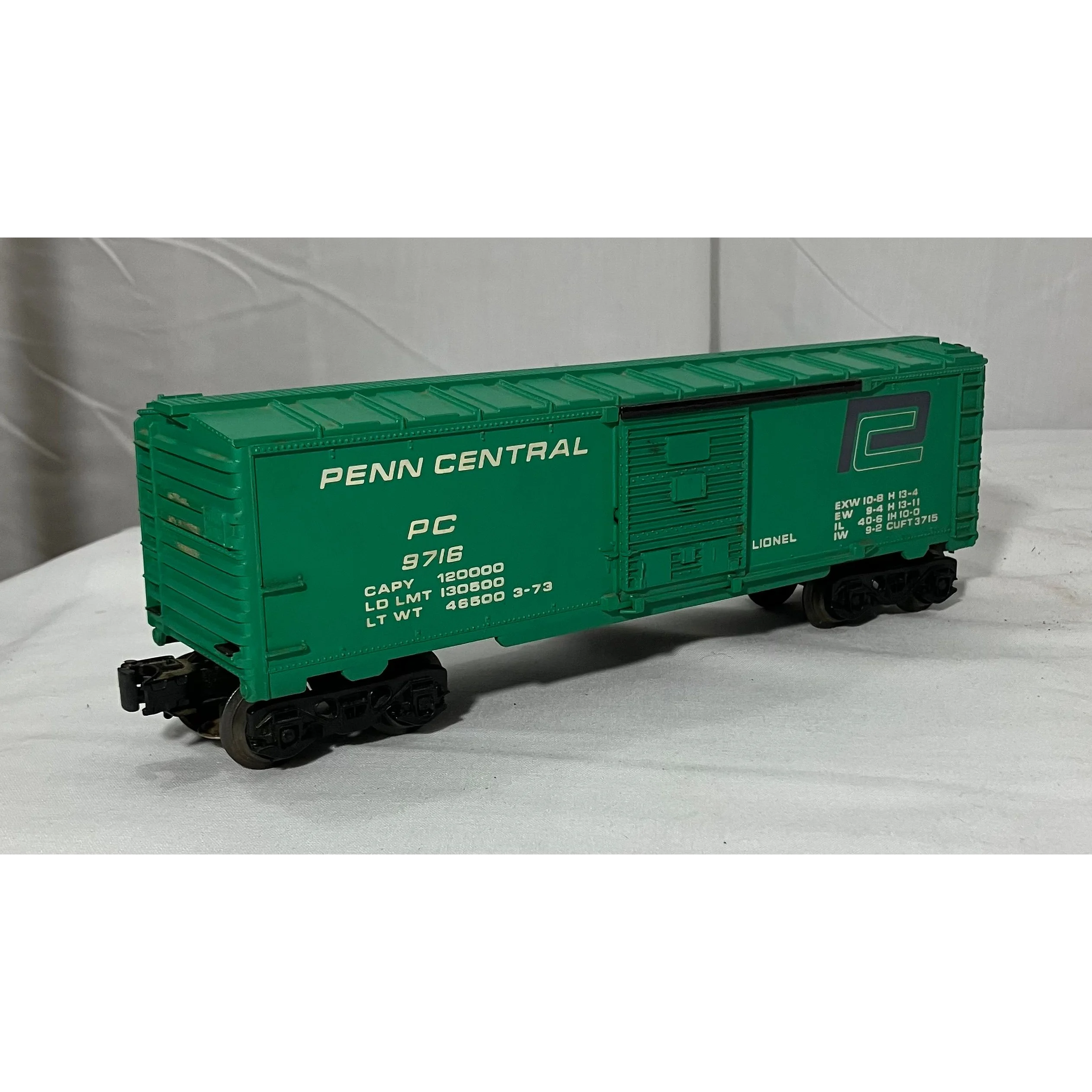Lionel 6-9716 O scale 3 rail boxcar Penn Central