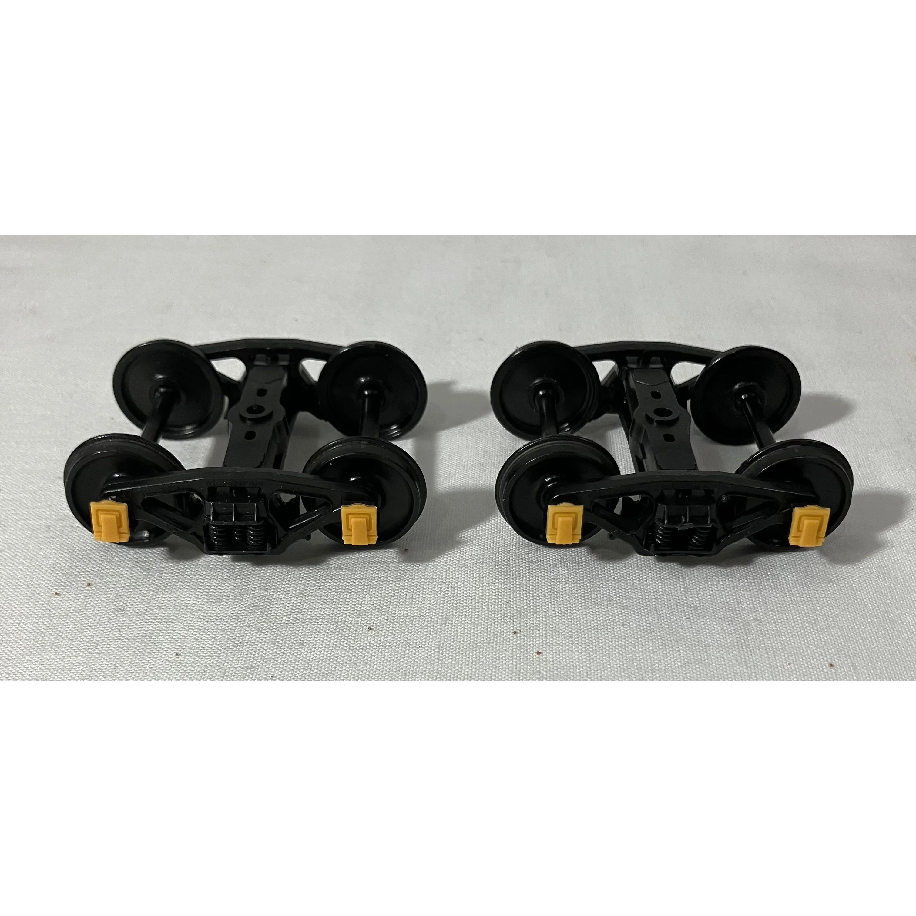 O scale two rail plastic trucks (pair) — photo 2