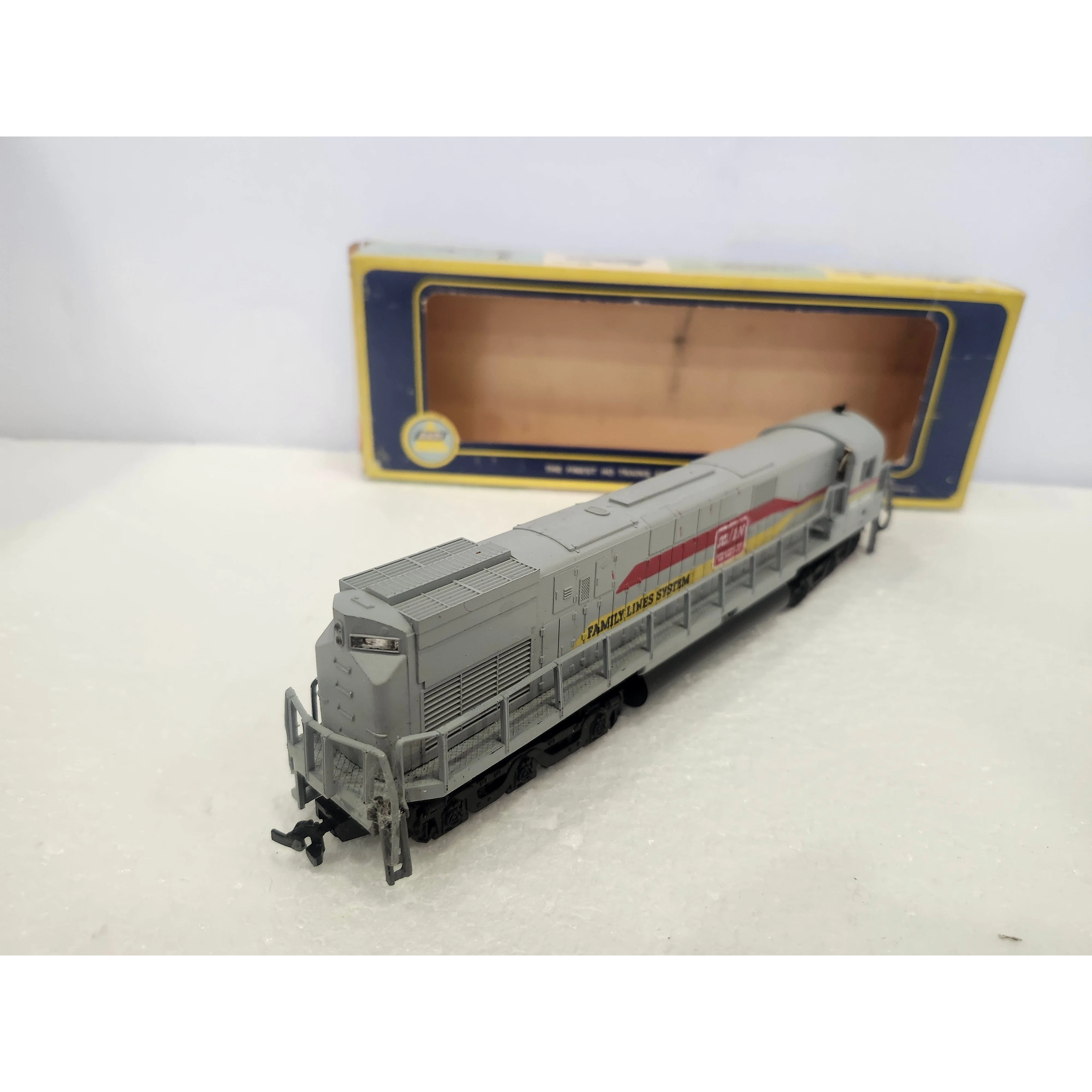 AHM HO 12 Wheel all wheel drive GE U25B diesel engine log board 2204 SCL/S&N — photo 7