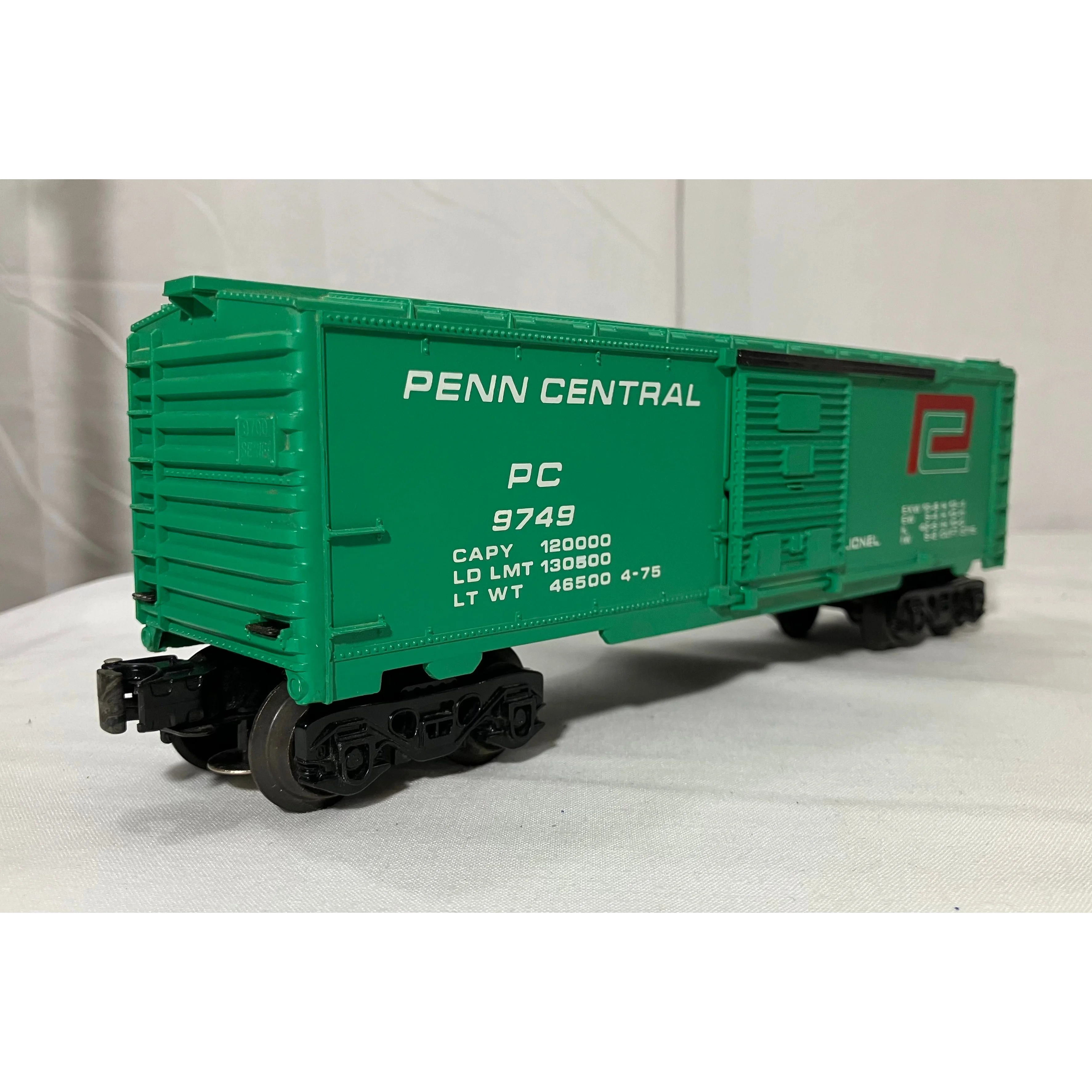 Lionel 6-9749 O scale 3 rail boxcar Penn Central