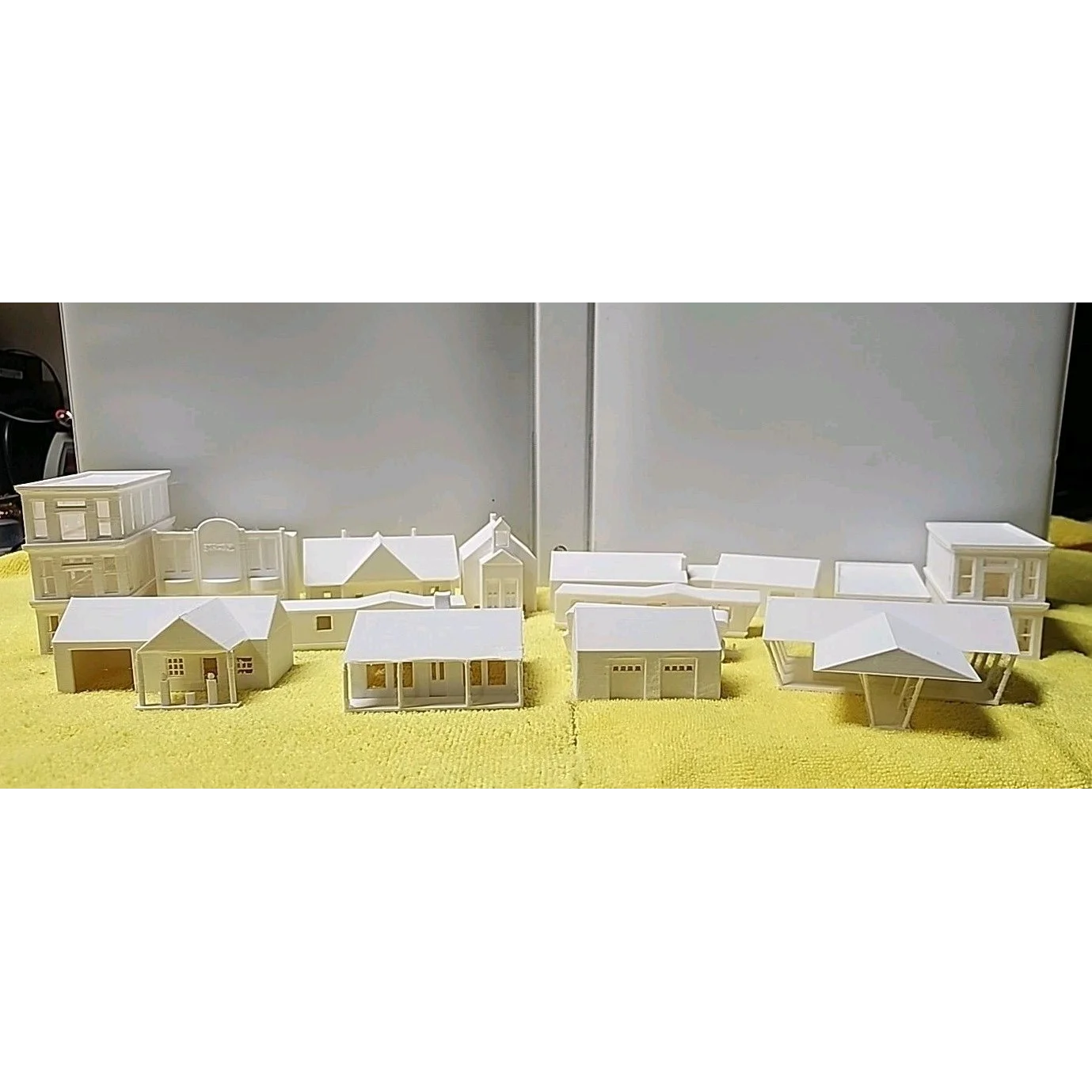 N Scale 1:160 Train Model Set of 14 Buildings Ready for Paint — photo 2