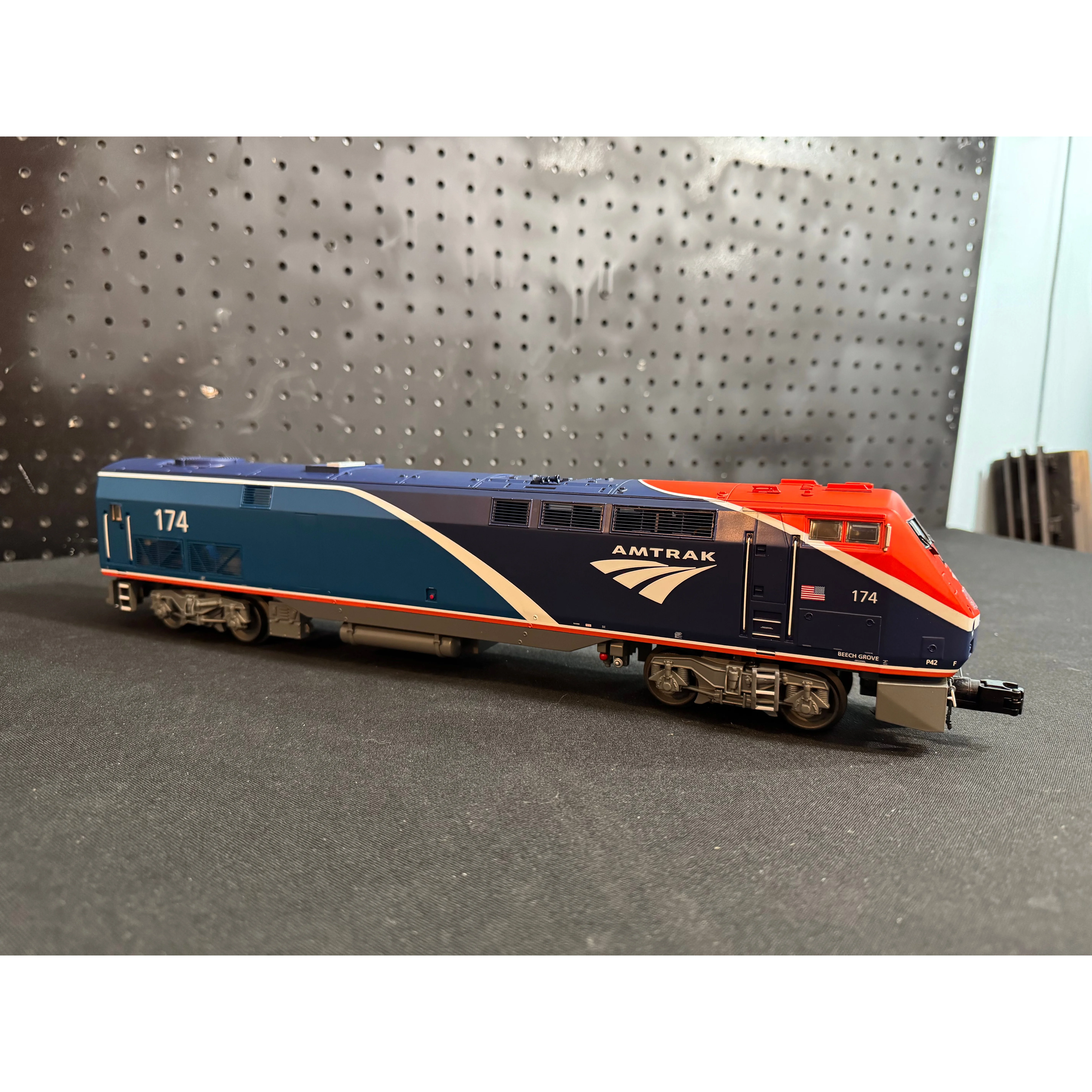 Atlas O Amtrak P42 Genesis diesel 3 rail phase 7 - Image 5