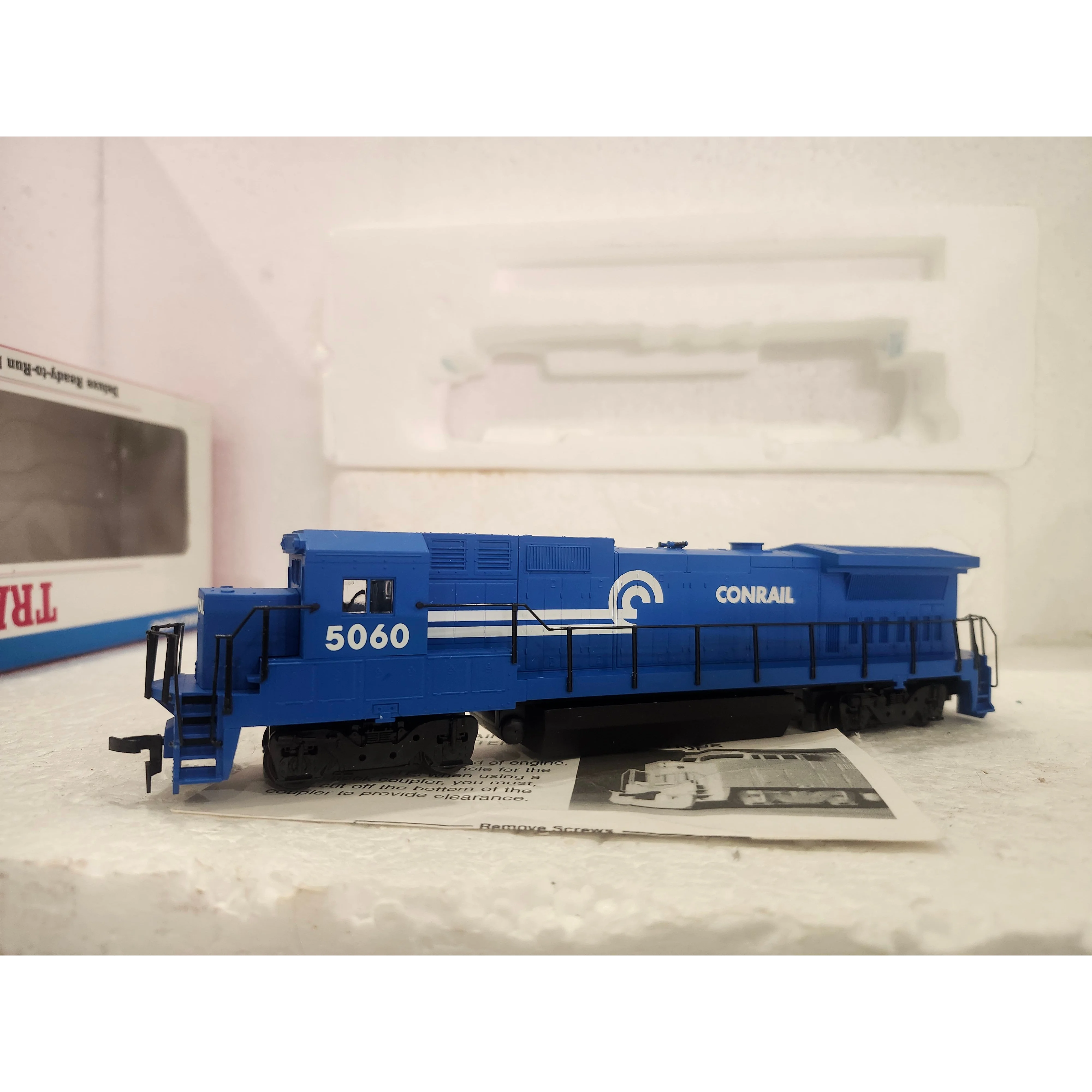 Walther's Trainline GE Dash 8 40B Conrail 5060 Snowplow included preowned — photo 7