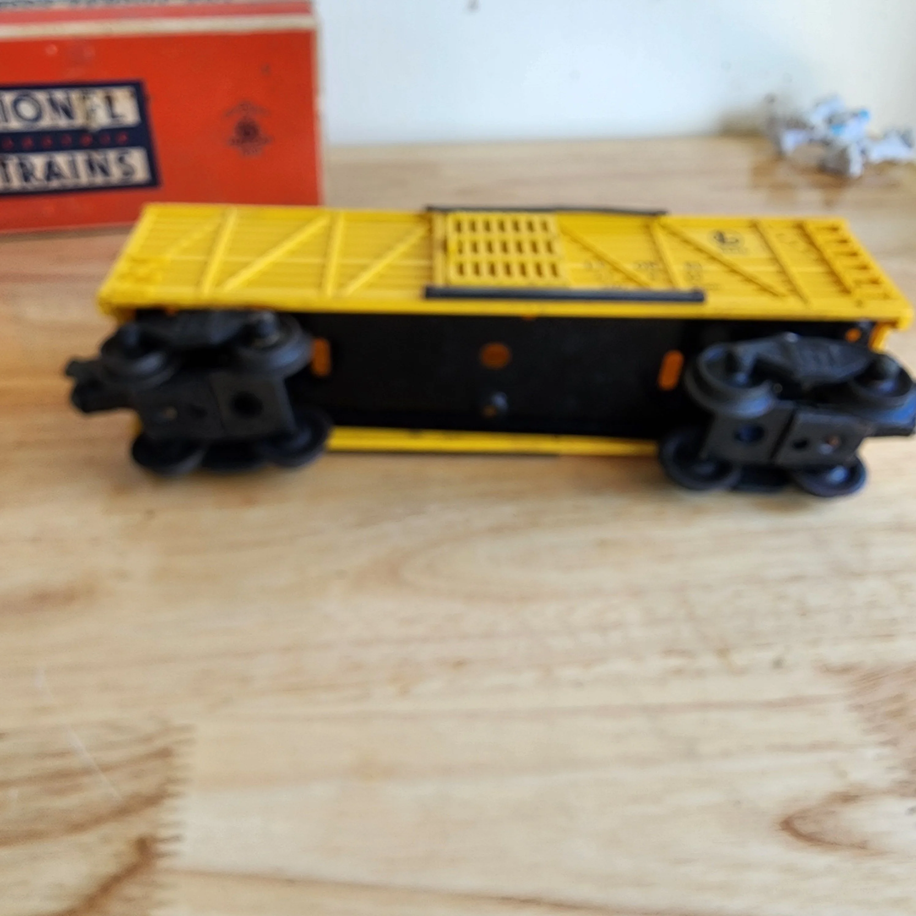 2 Cars - Lionel Union Pacific Derrick / Crane Car 6-9235 & Lionel 6656 Stock Car — photo 11