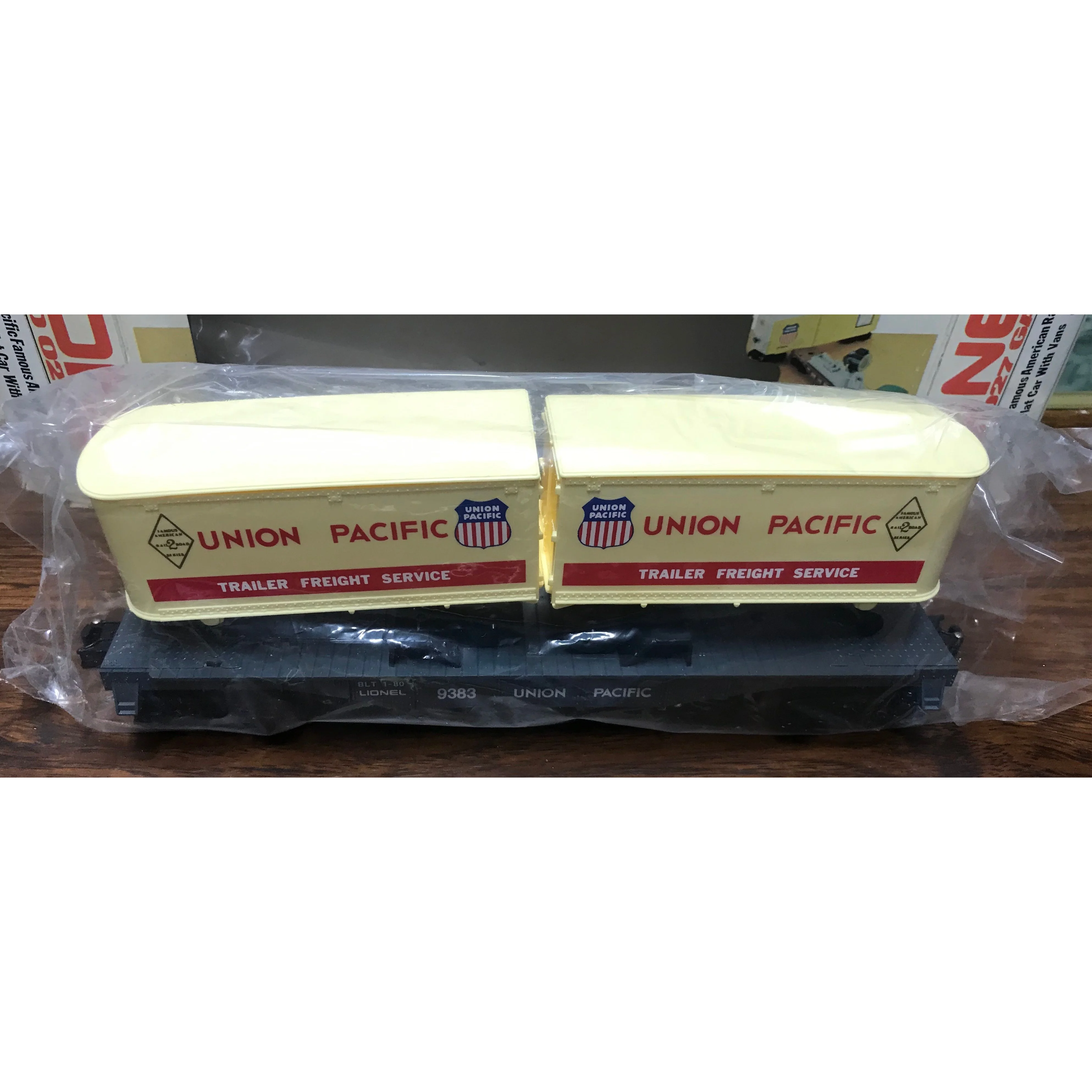 Lionel 6-9383 Union Pacific Piggyback Flat Car w Vans O Gauge NOS Boxed 1:48 - Image 3