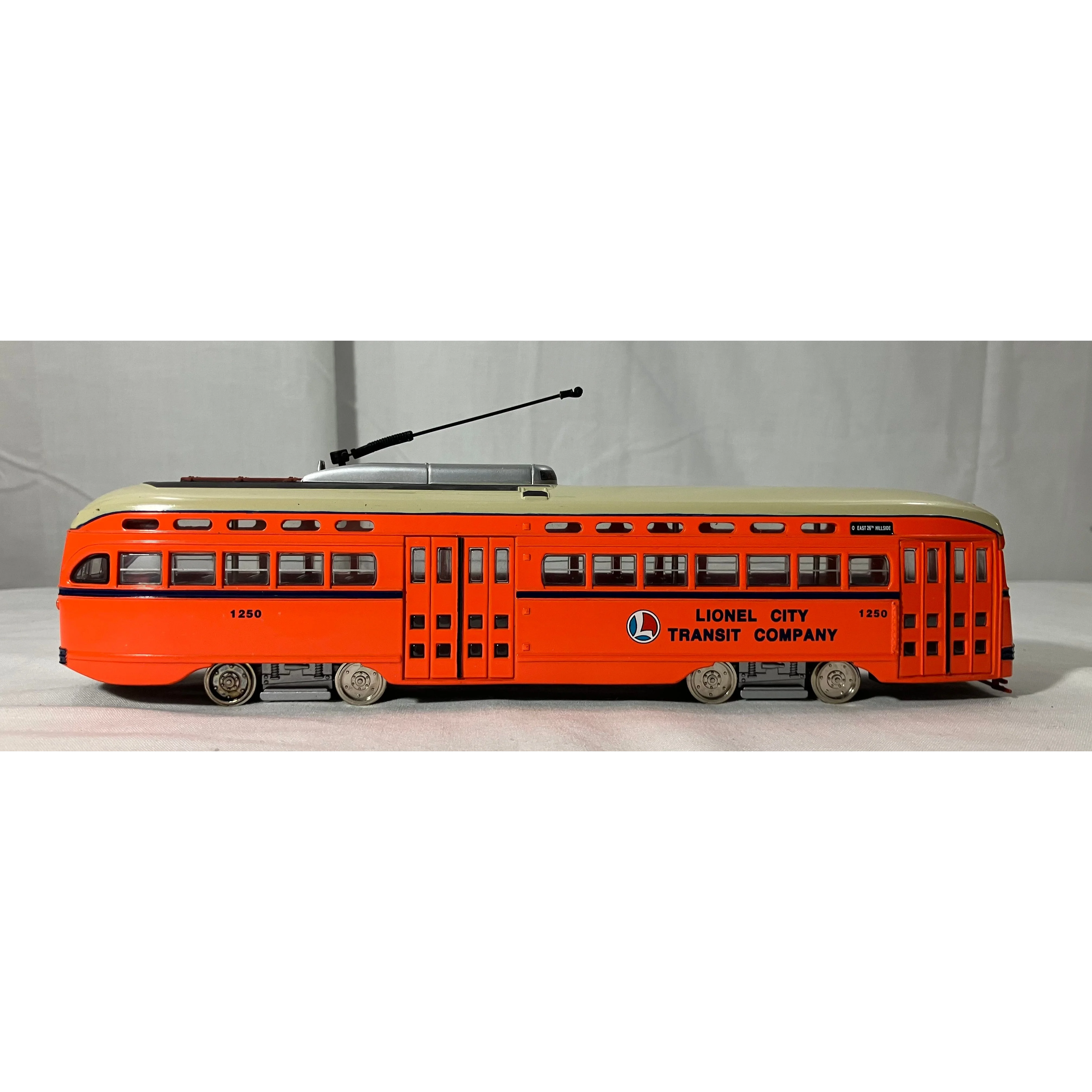 Corgi 55004 O scale Lionel City P.C.C. Street Car — photo 3