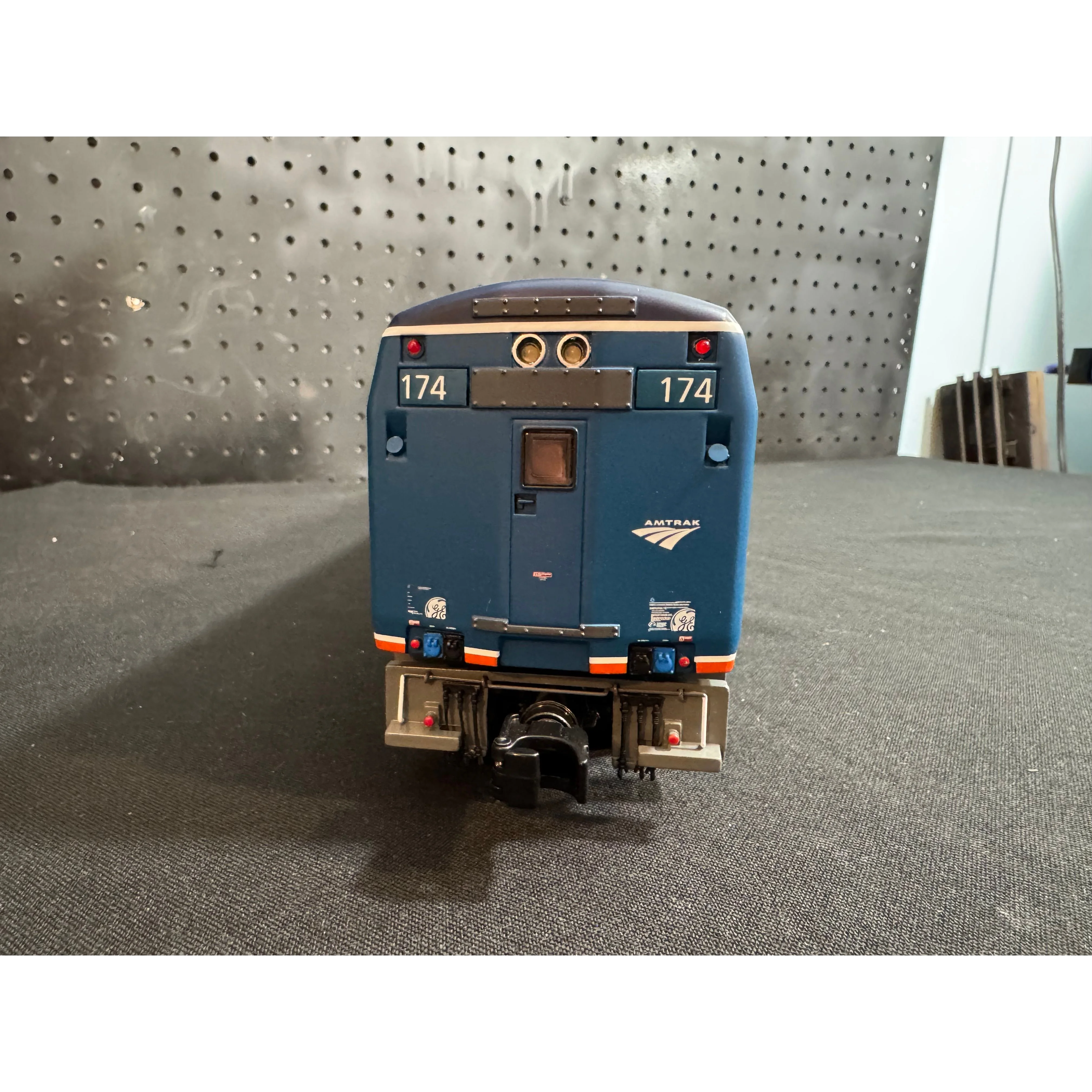 Atlas O Amtrak P42 Genesis diesel 3 rail phase 7 - Image 6