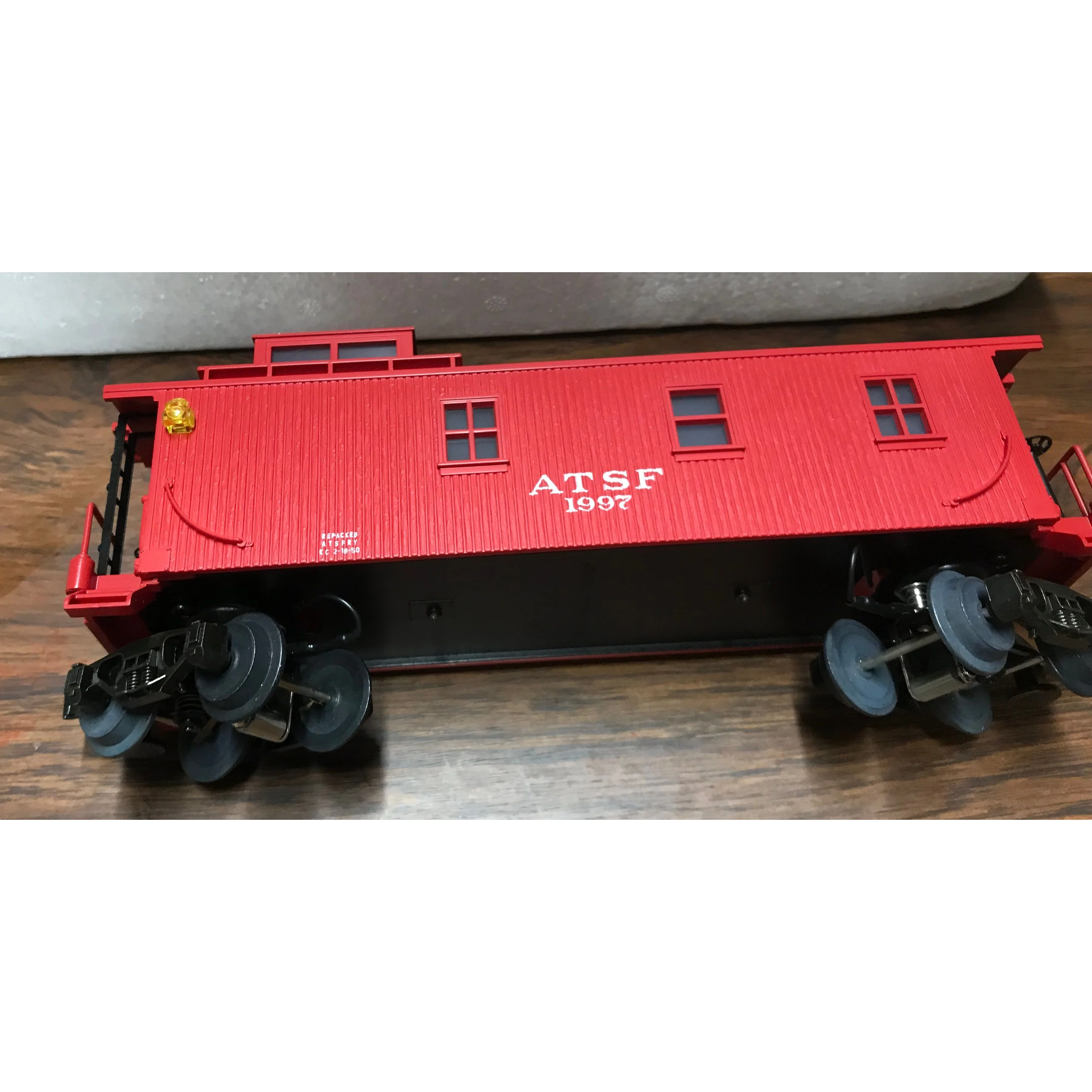 30-7703 MTH O-Gauge Santa Fe (#1997) Woodside Caboose - Image 3