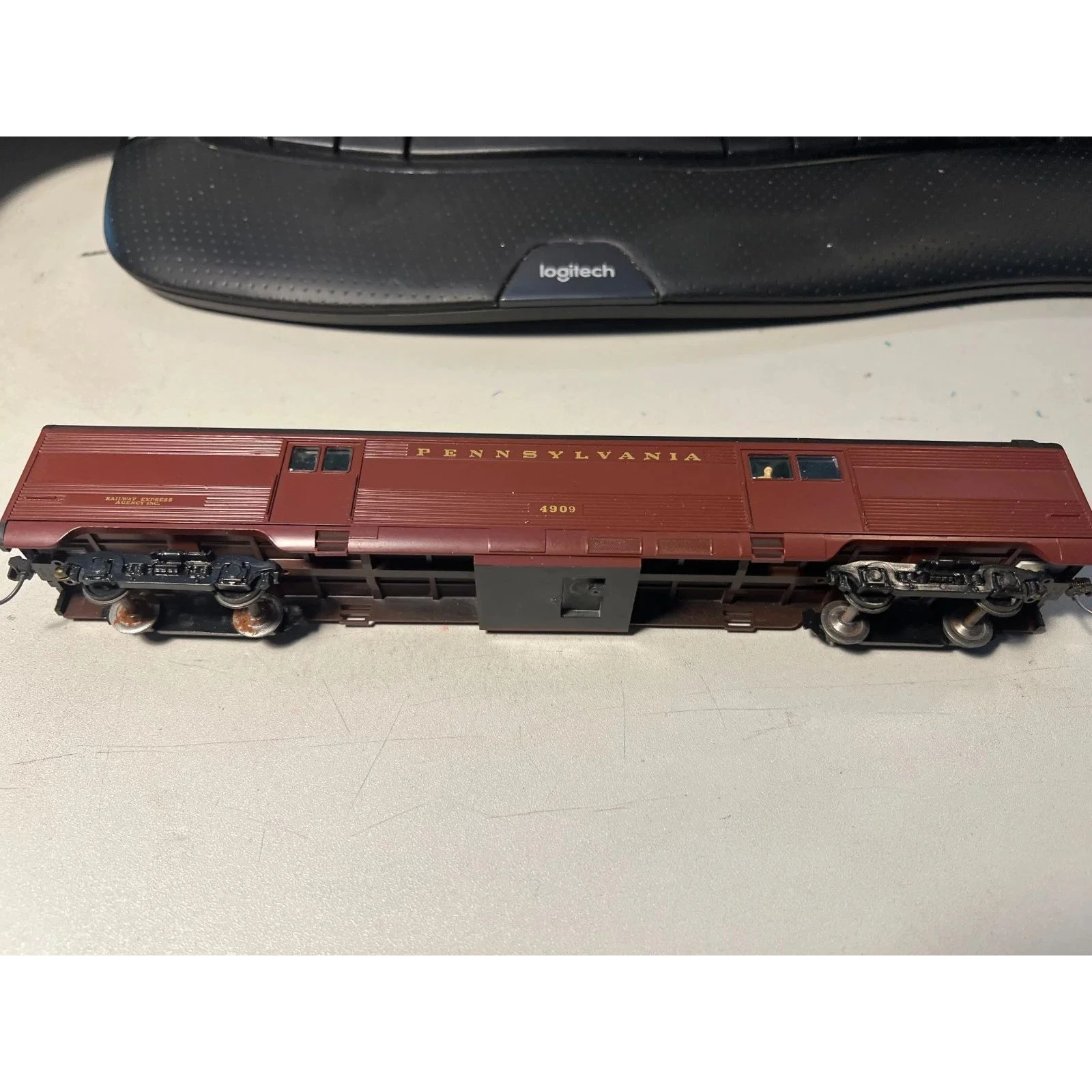 HO scale PENNSYLVANIA BAGGAGE BY ATHEARN