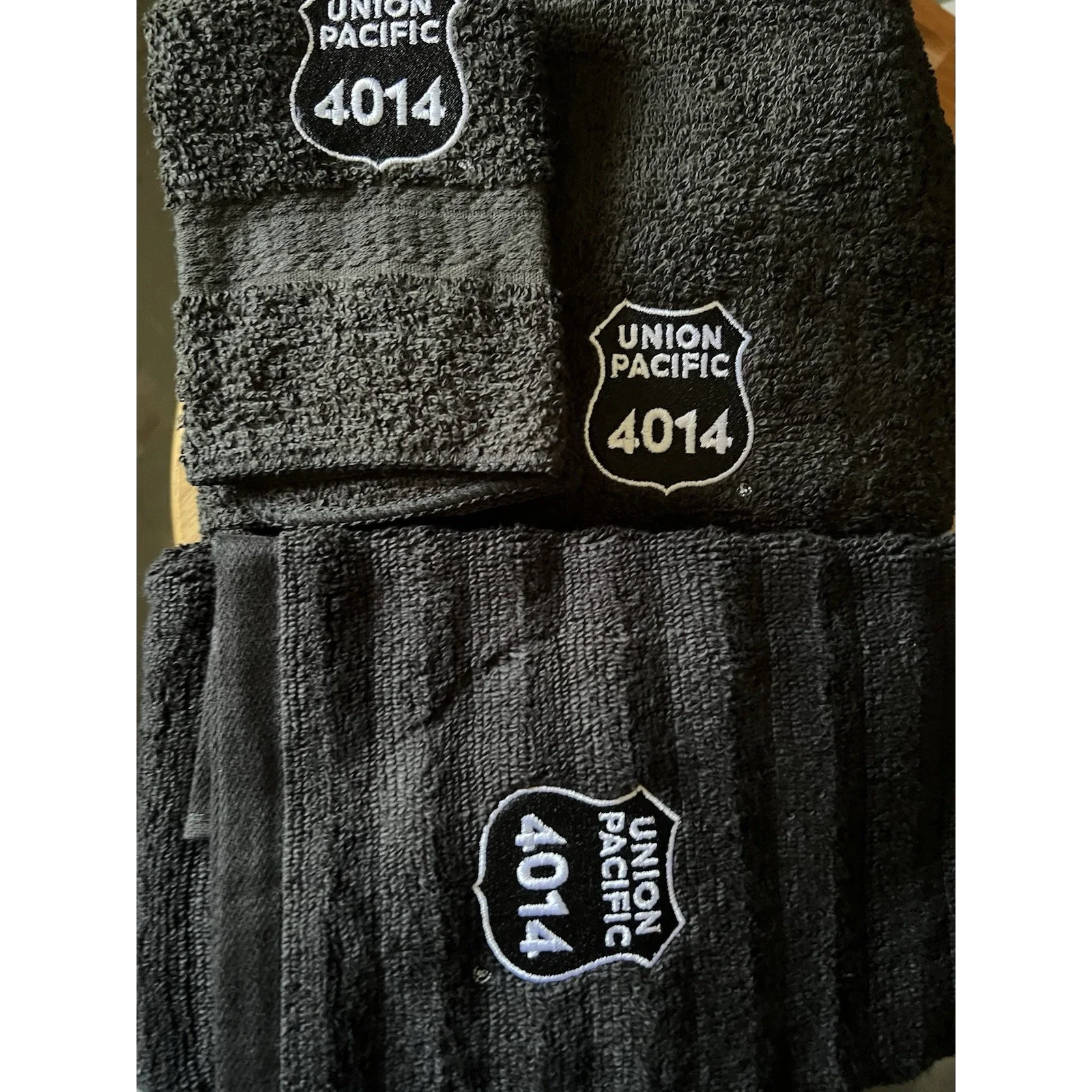 BIG BOY UNION PAFICIC SHIELD "4014" RAILROAD Logo Embroidered THREE Towel SET