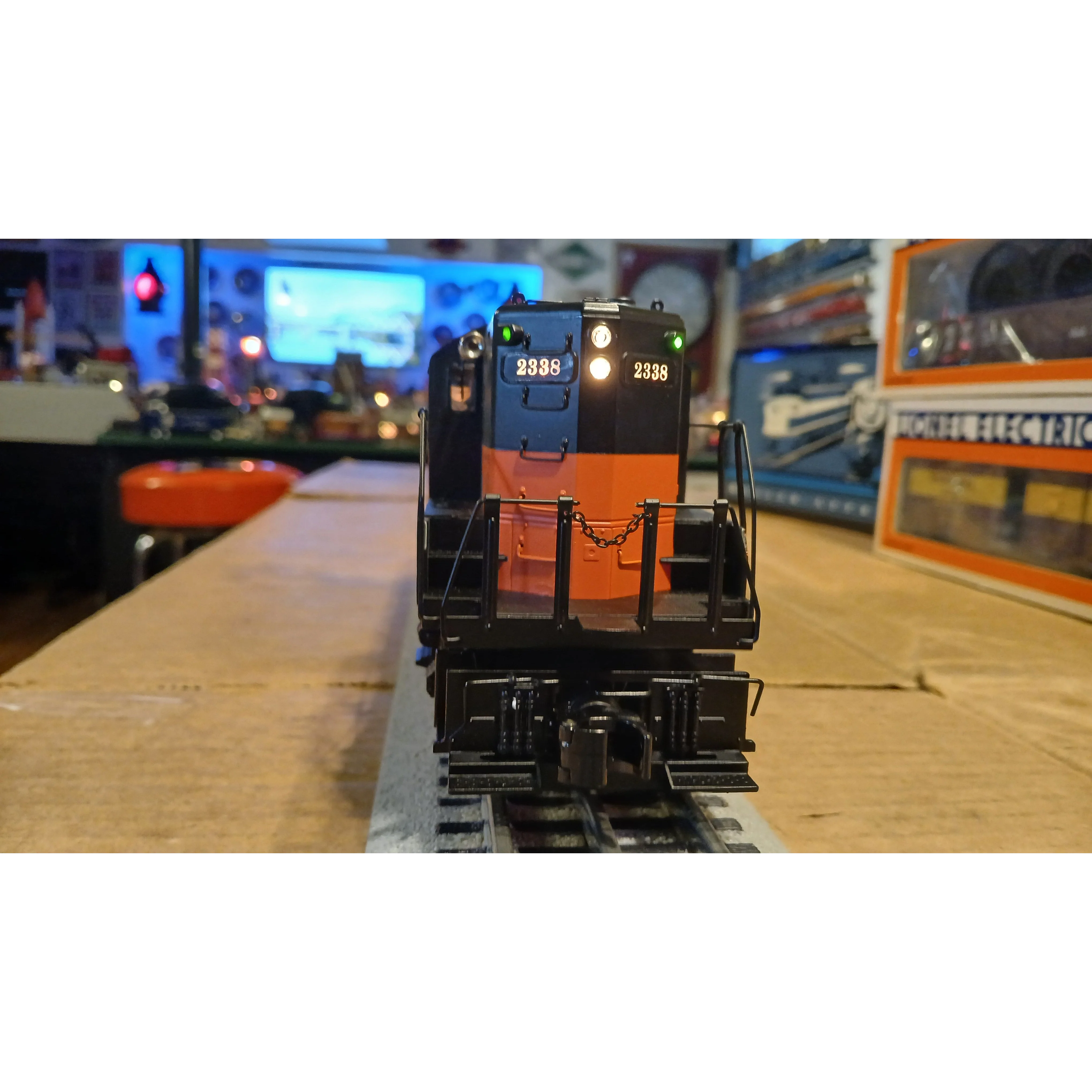 MTH Milwaukee Road O Gauge Premier GP-7 PS 2.0 and Rolling Stock - Image 3