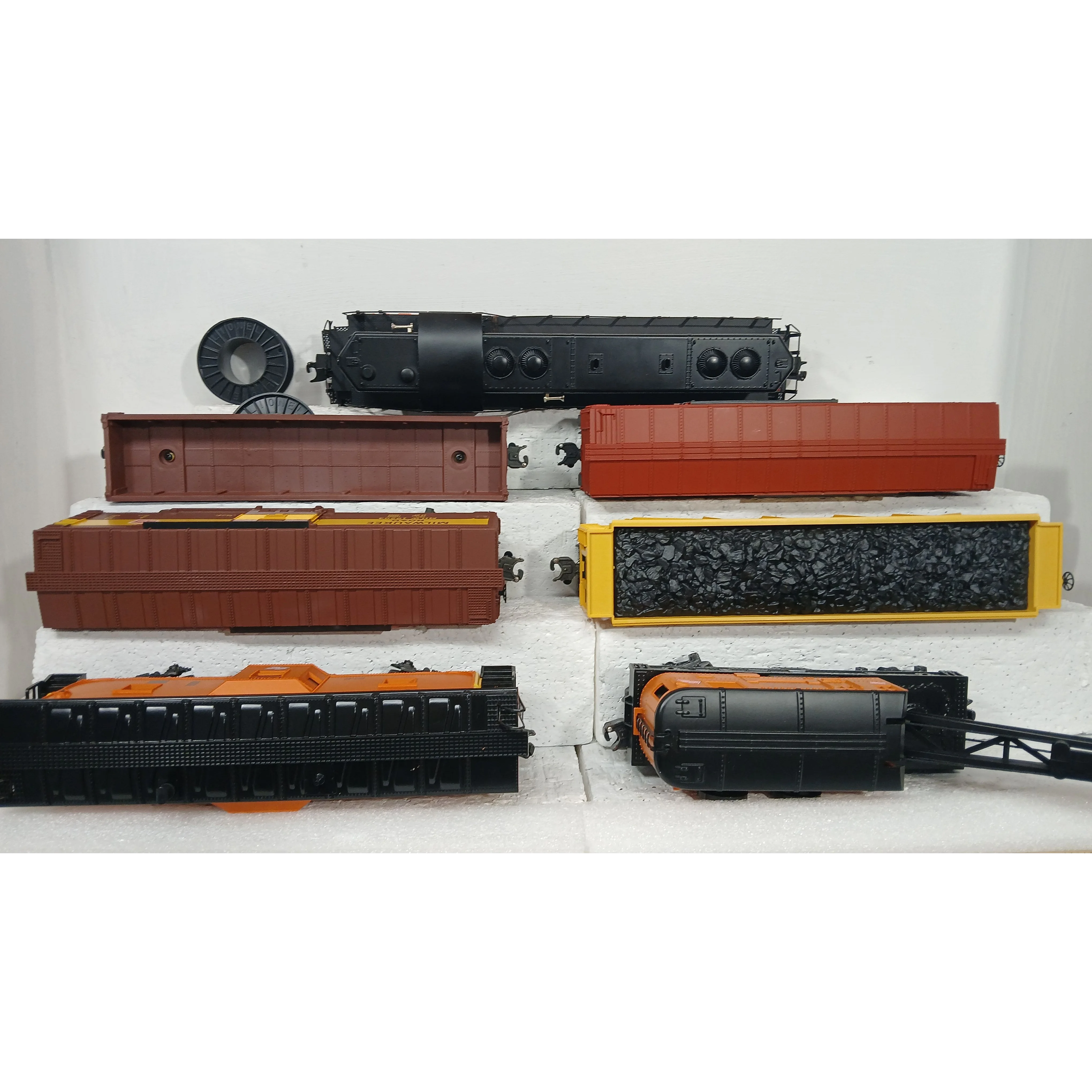 MTH Milwaukee Road O Gauge Premier GP-7 PS 2.0 and Rolling Stock - Image 6