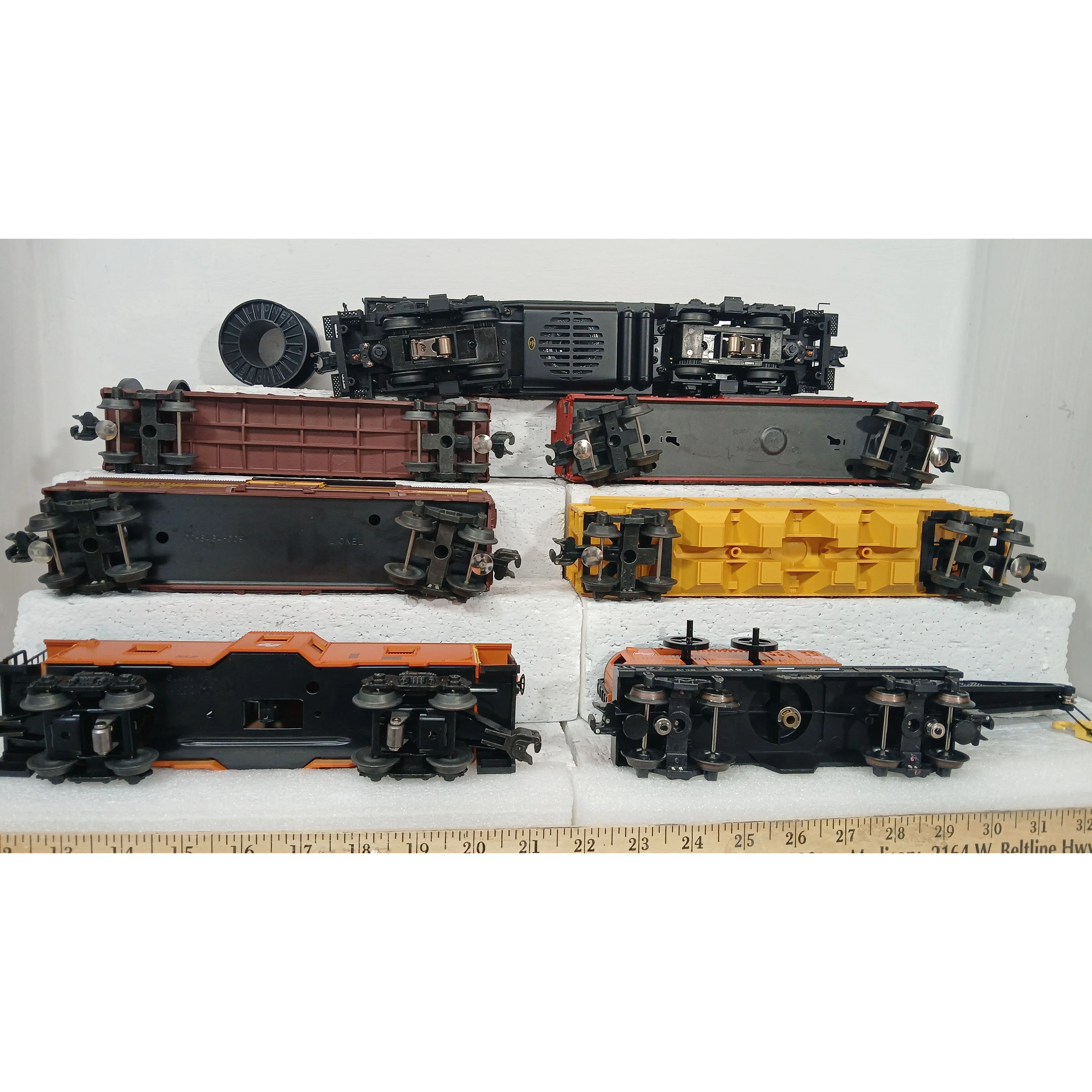 MTH Milwaukee Road O Gauge Premier GP-7 PS 2.0 and Rolling Stock - Image 7