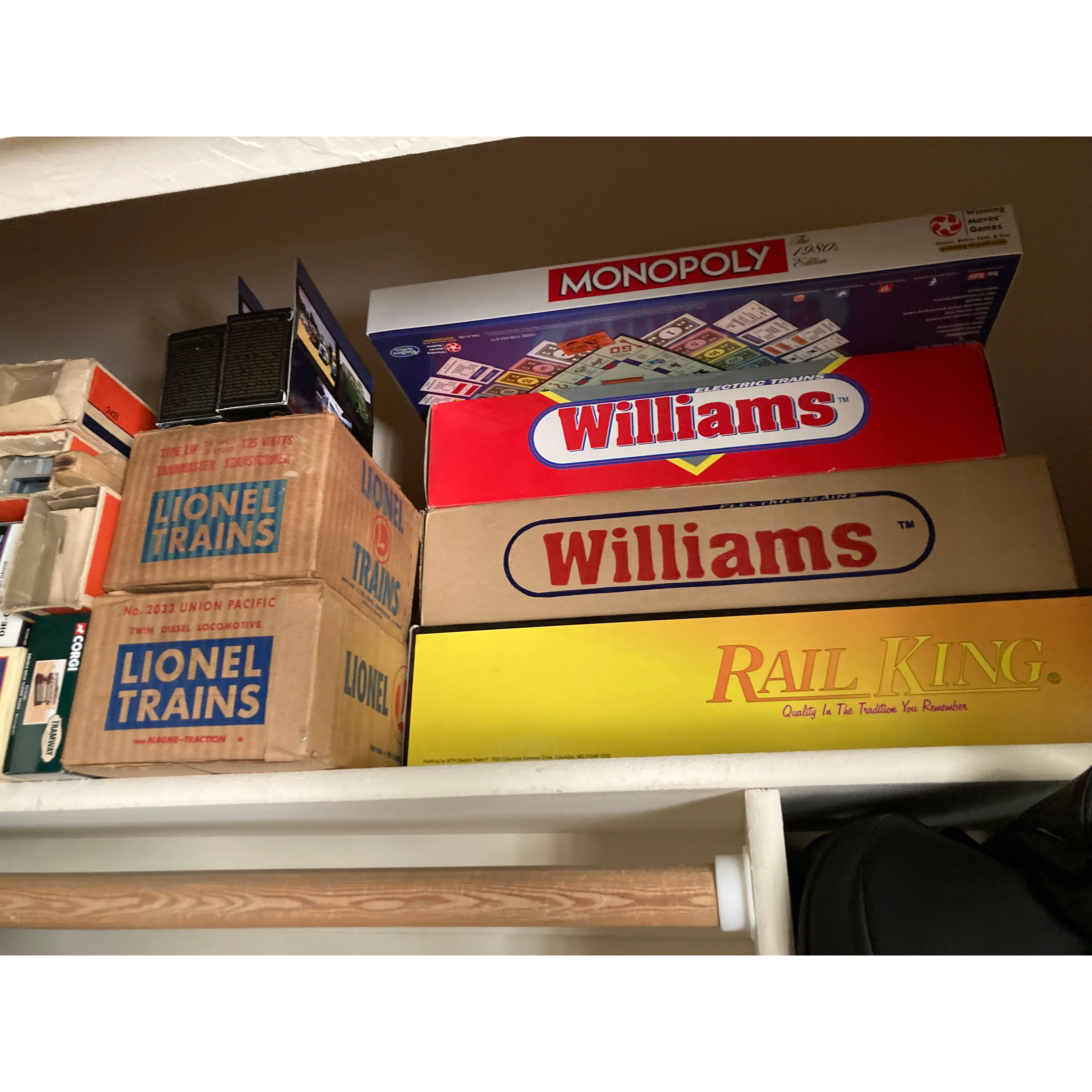 Lot of O Gauge trains and accessories. — photo 2