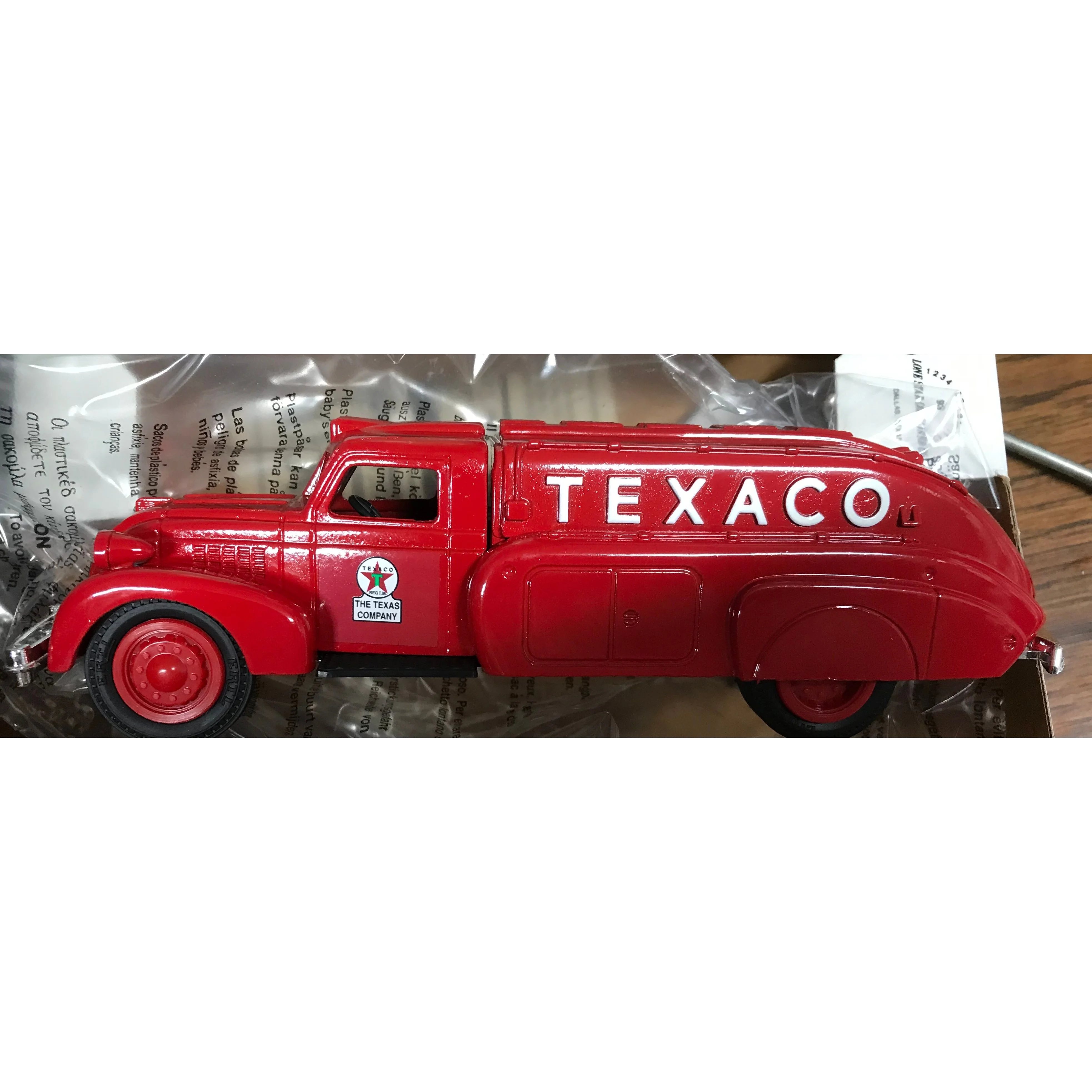20 Ertl Stock No 9500 Texaco 1939 Dodge Airflow