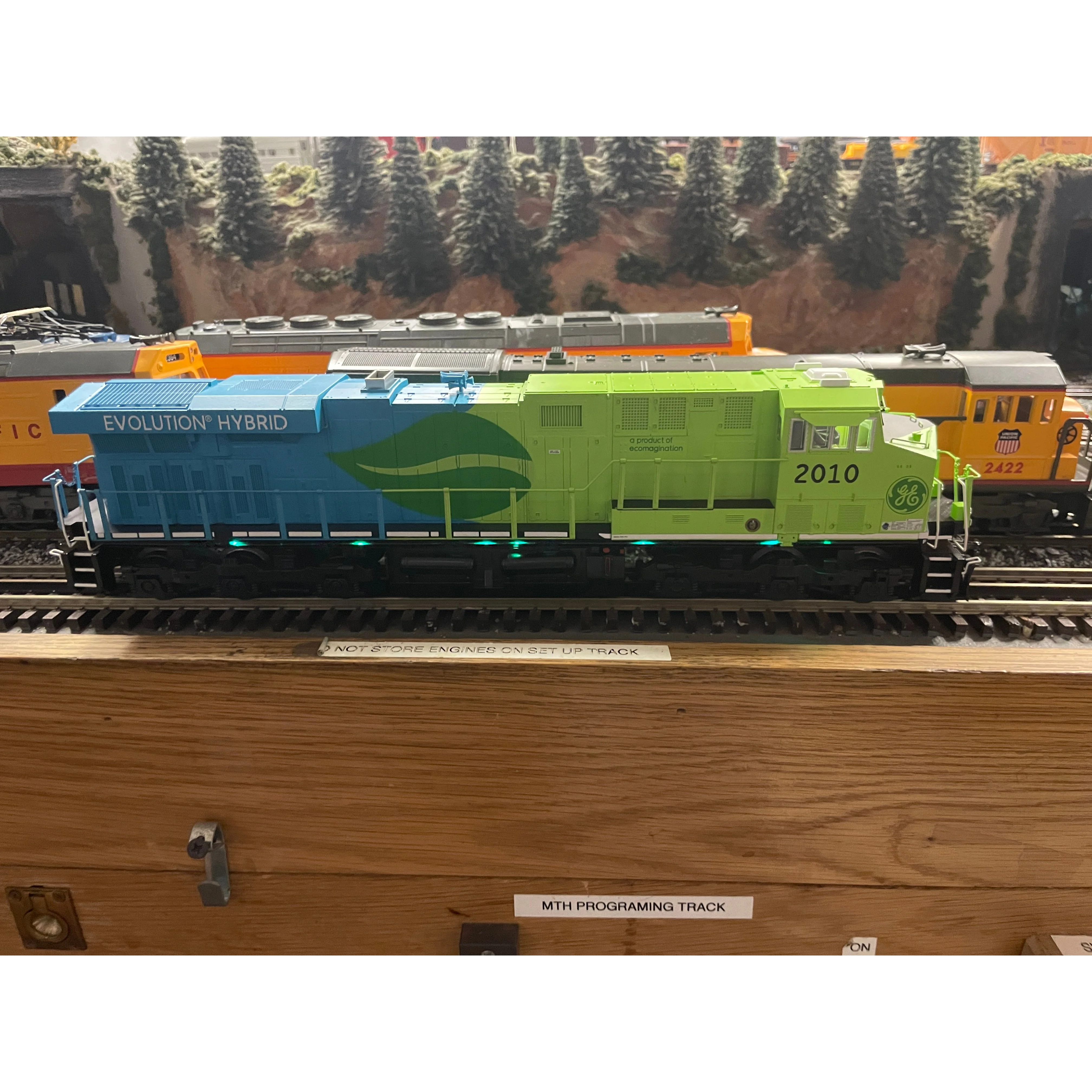MTH Railking General Electric ES44AC and Cars