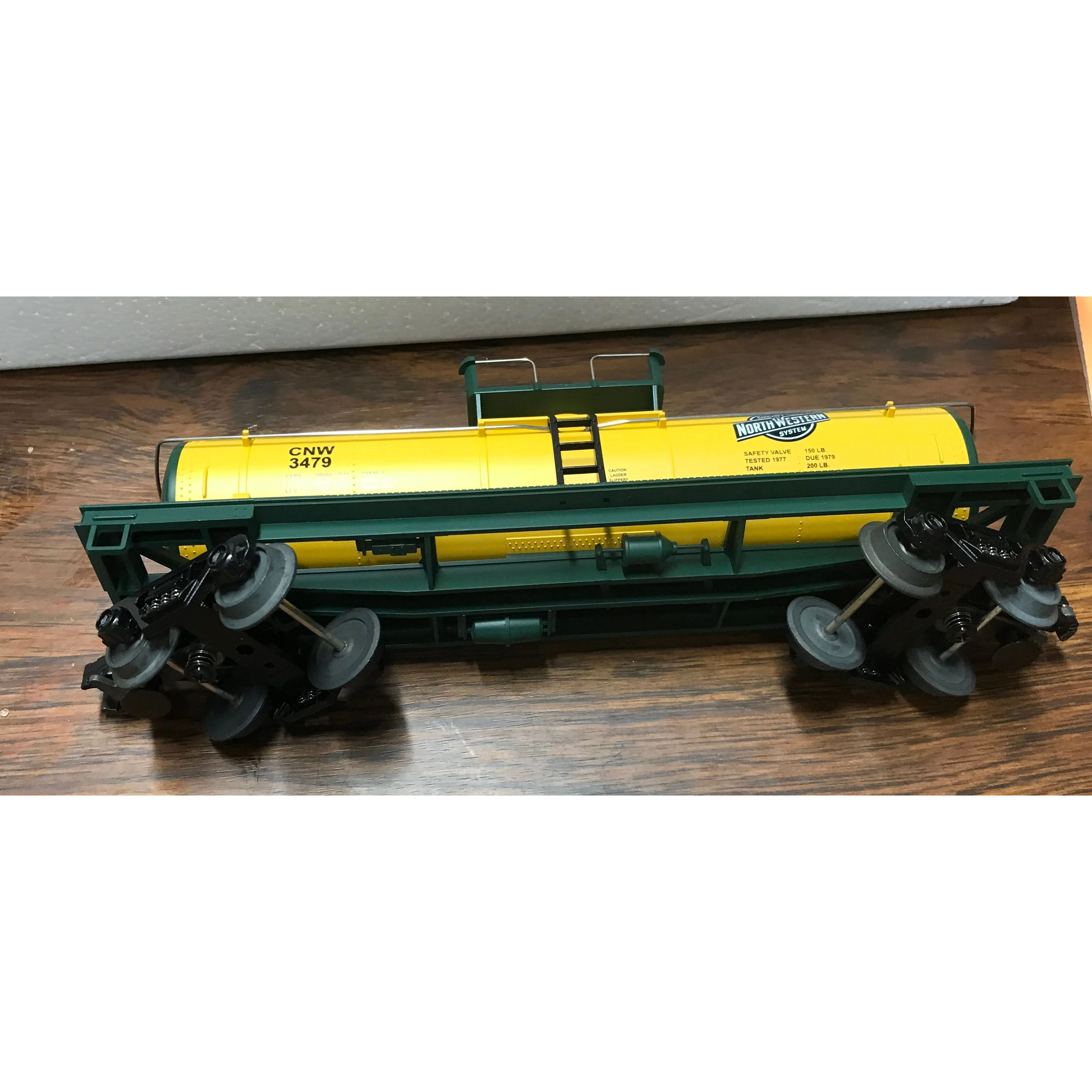 Rail King Rugged Rails 33-7302 Chicago Northwester Tank Car CNW 3479 - Image 2