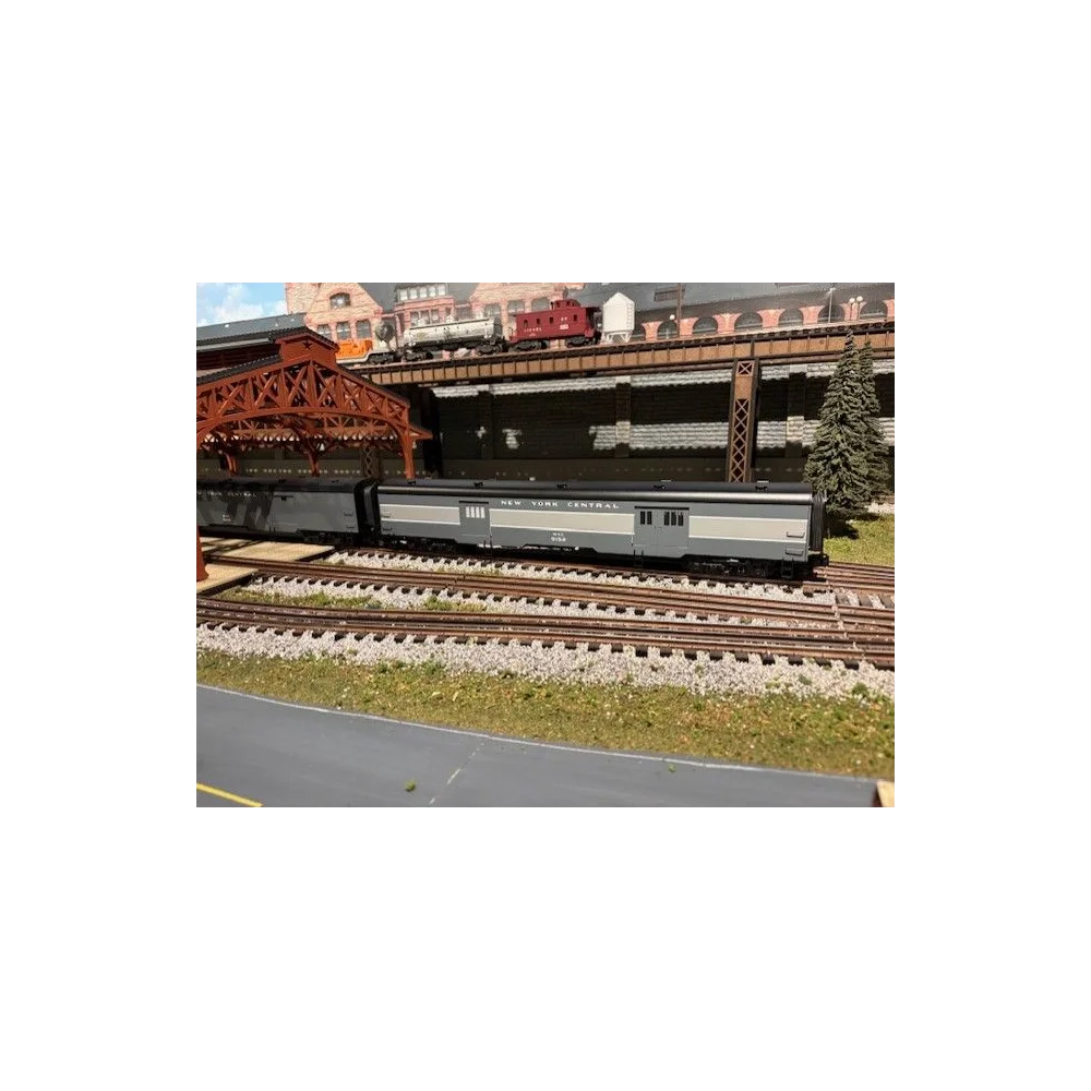 MUST-HAVE 2 NYC BAGGAGE CARS FOR CRACK NYC PASSENGER TRAINS 21" 2-PACK UNOPENED — photo 6