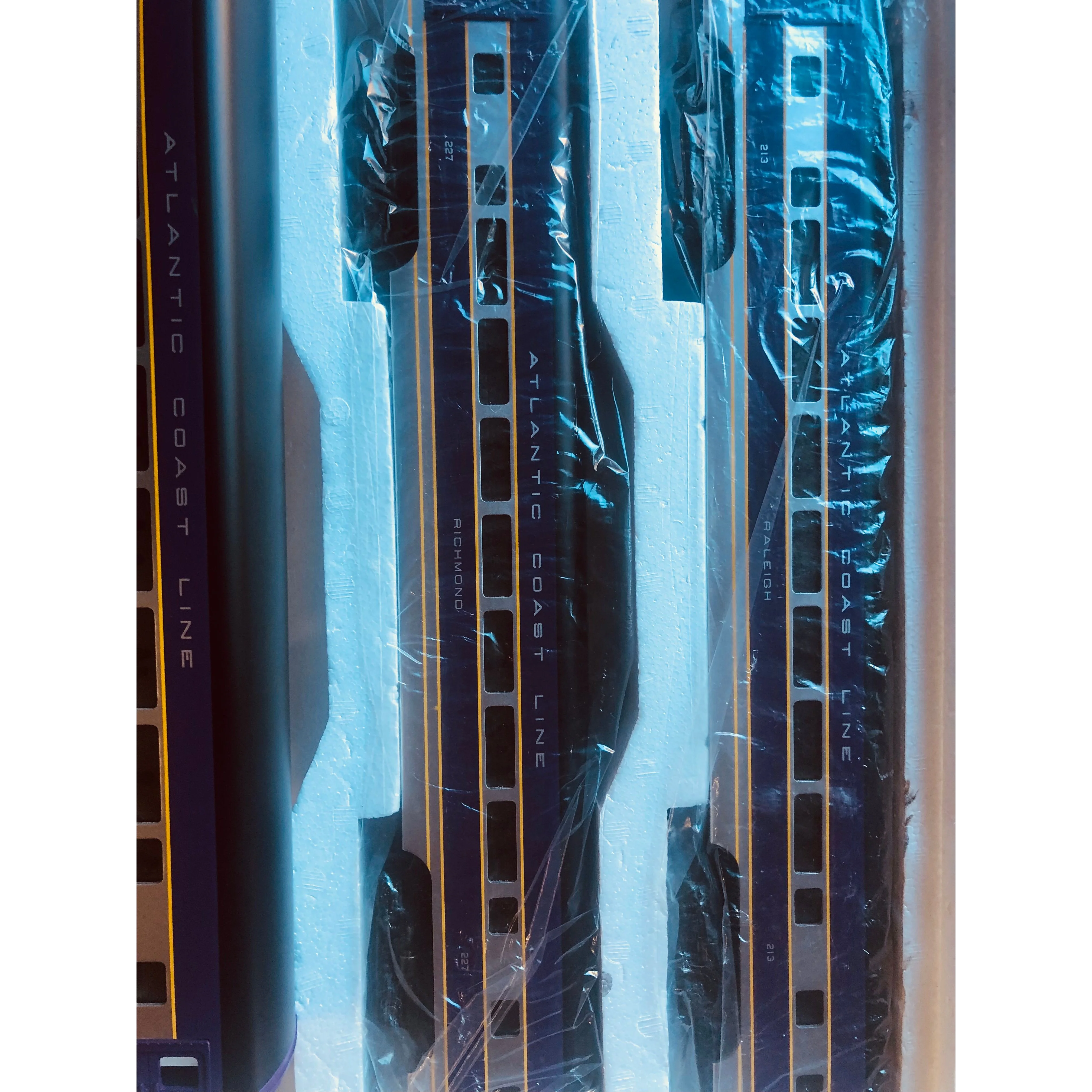 Mth Atlantic Coast Line Painted 70’ 5 Aluminum cars, one baggage, 3 coaches and obser — photo 5