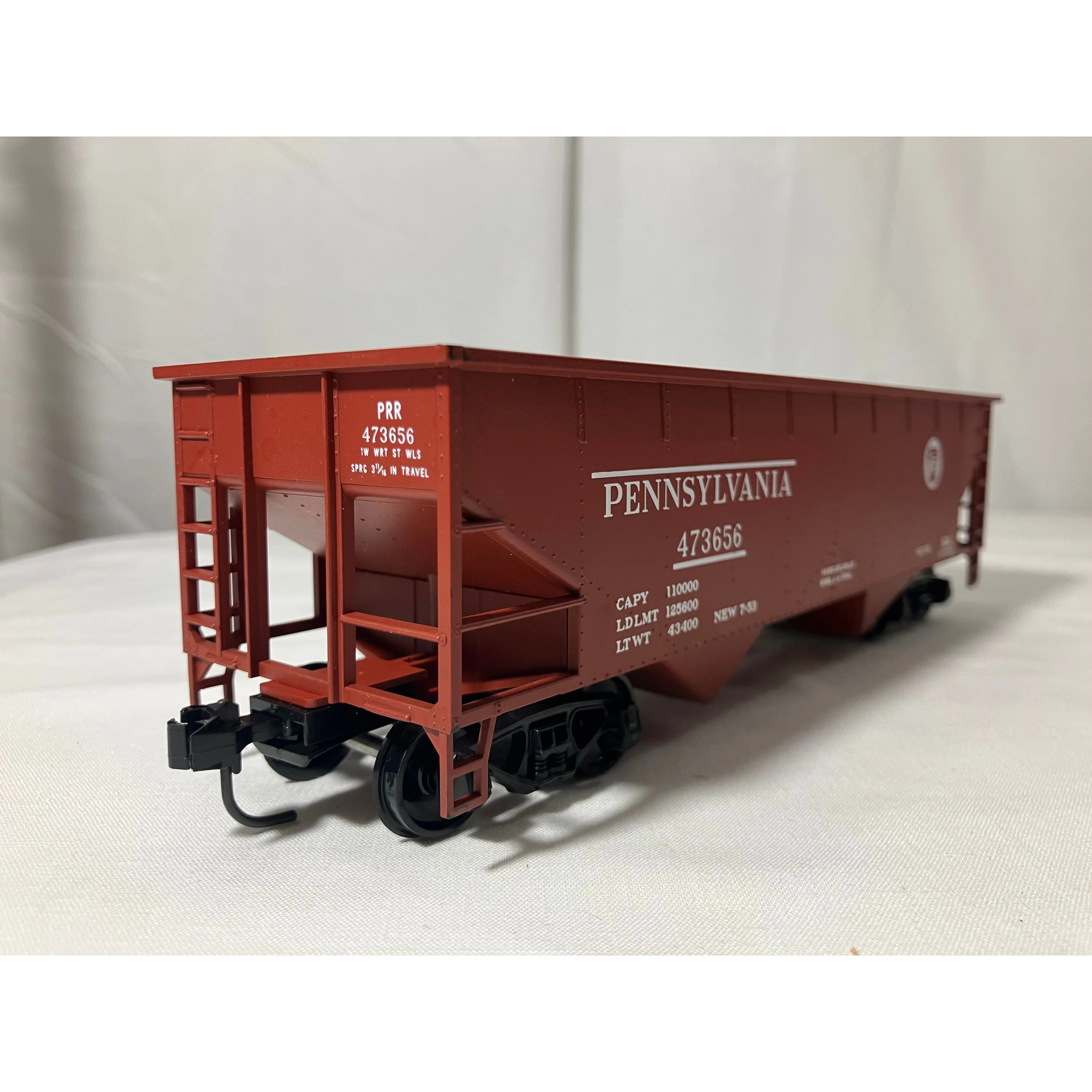 Weaver O scale 2 rail hopper Pennsylvania road #473656