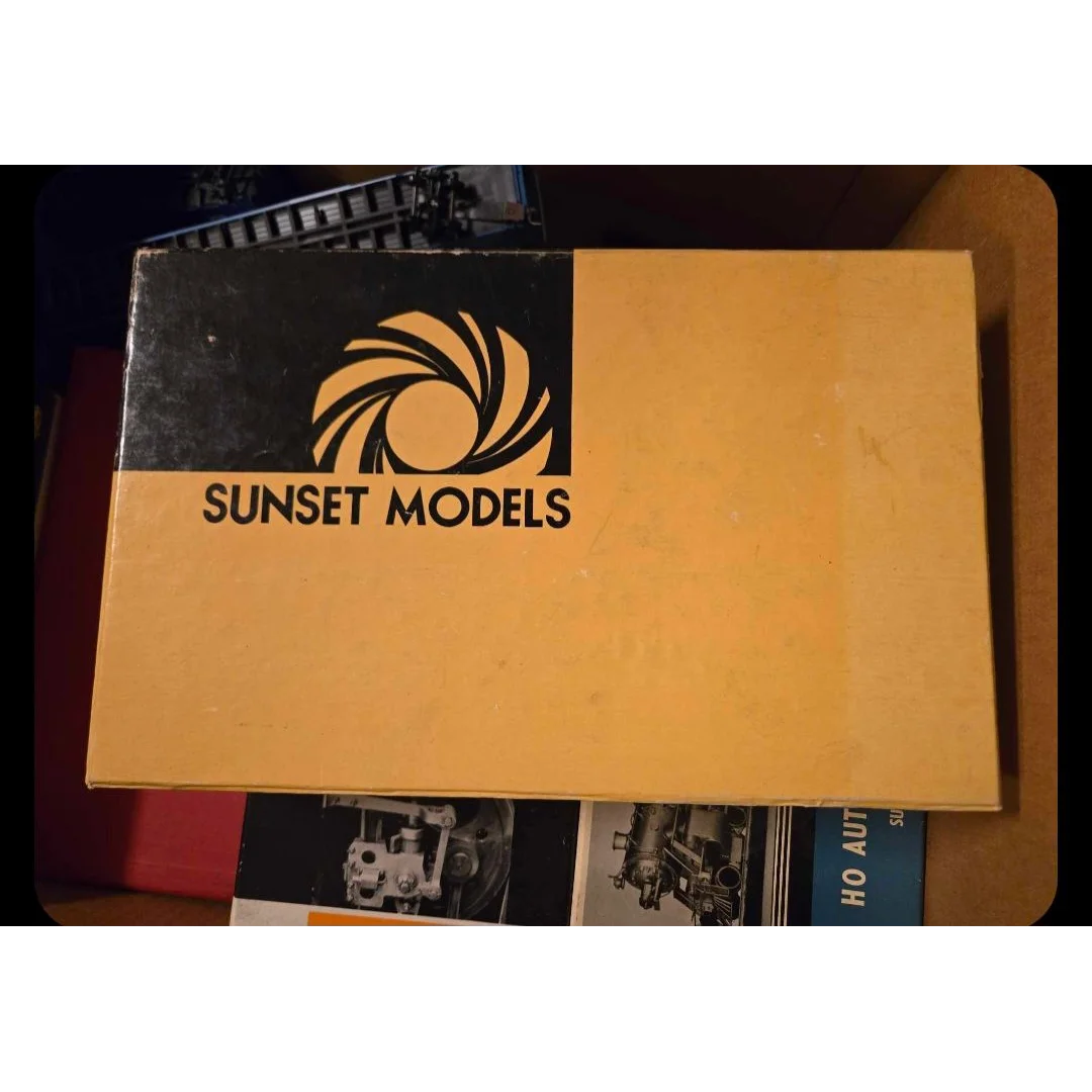 Selling lot of 2 locomotive sets — photo 9