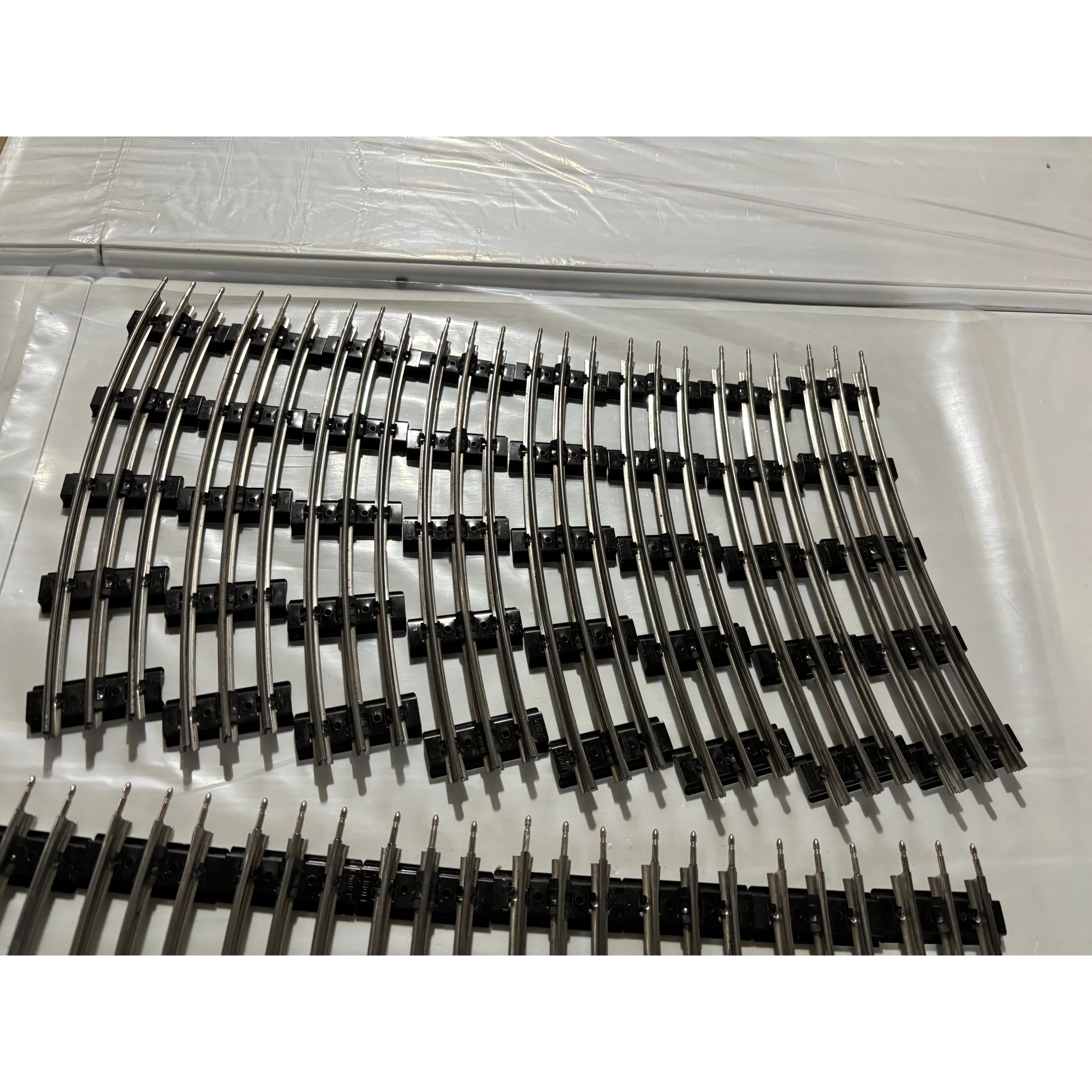 Full circle Lionel 054 Curved Tracks — photo 2