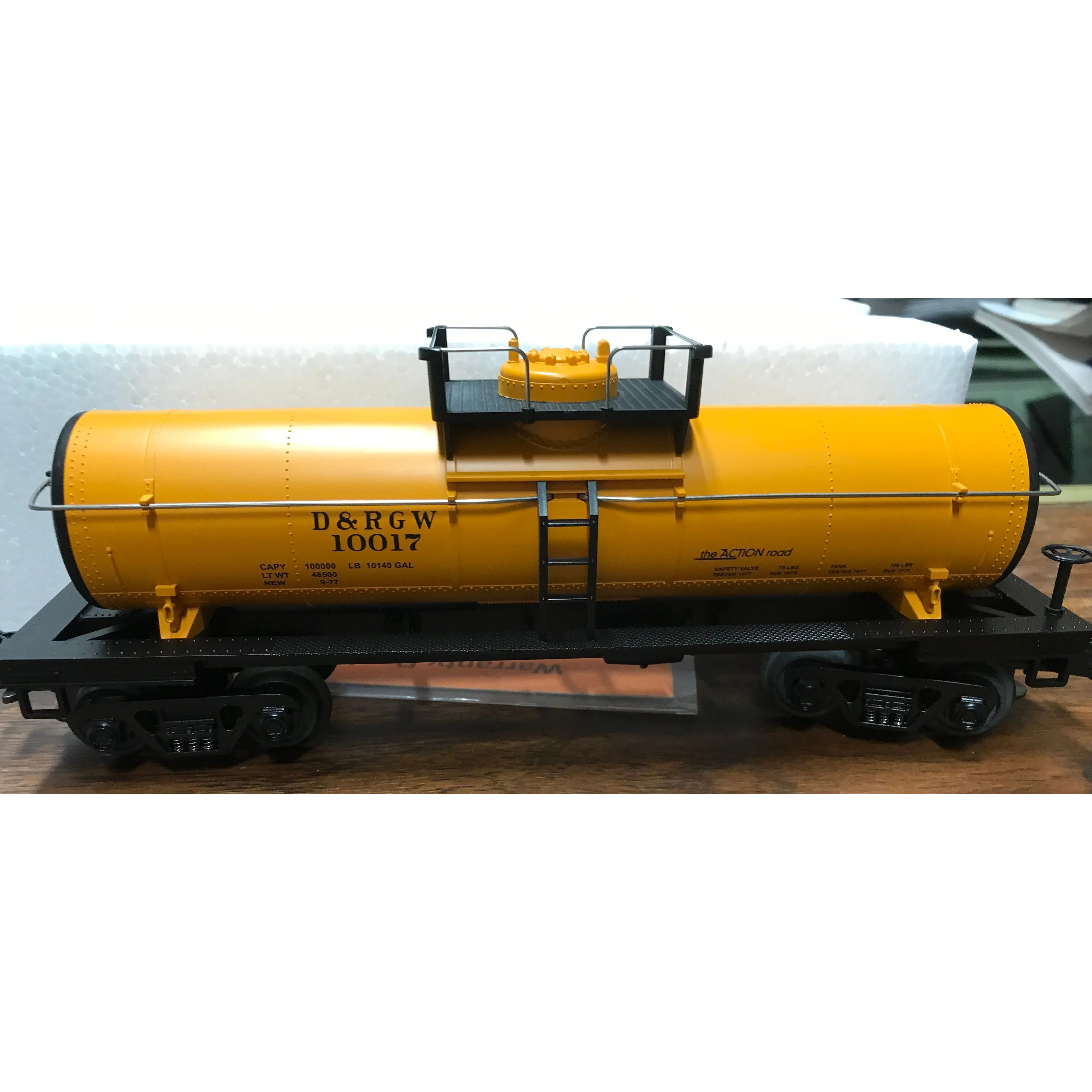 Rail King Rugged Rails Denver Rio Grande Western Tank Car 33-7301 - Image 1