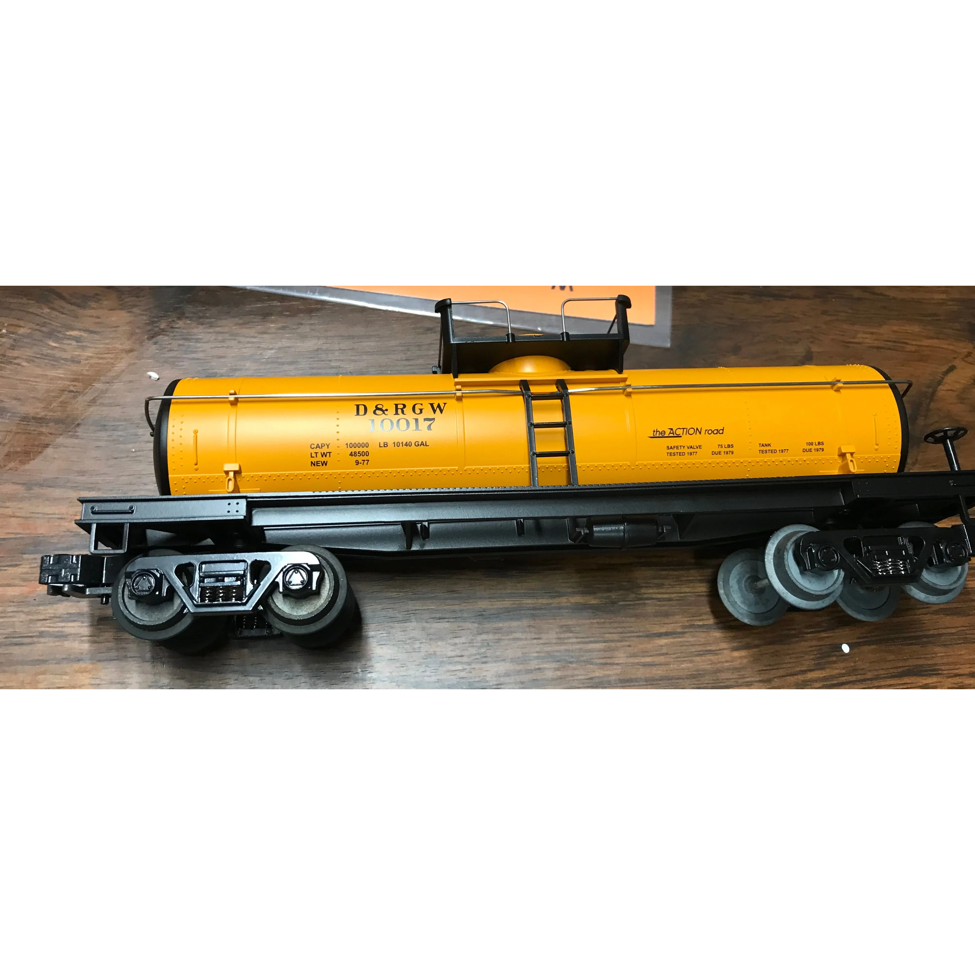 Rail King Rugged Rails Denver Rio Grande Western Tank Car 33-7301 - Image 2