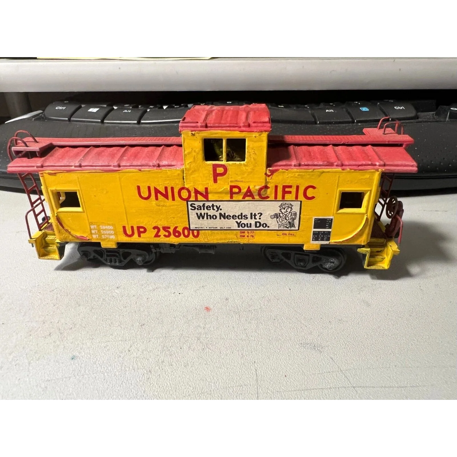 UNION PACIFIC HO Scale Caboose — photo 2