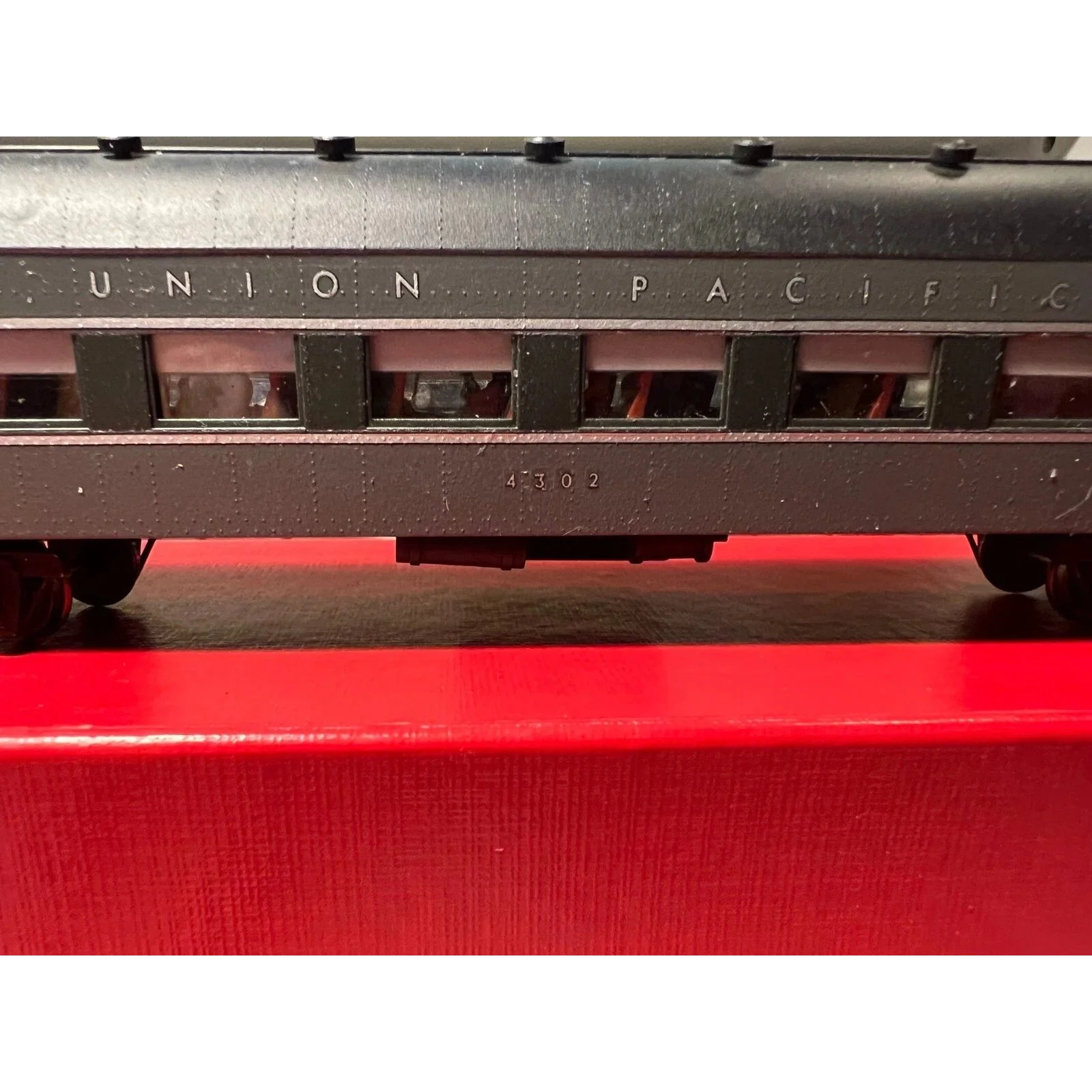 BRASS UNION PACIFIC MODERNIZED 67' COACH # 4302 by SOHO CUSTOM PAINTED HO SCALE — photo 2