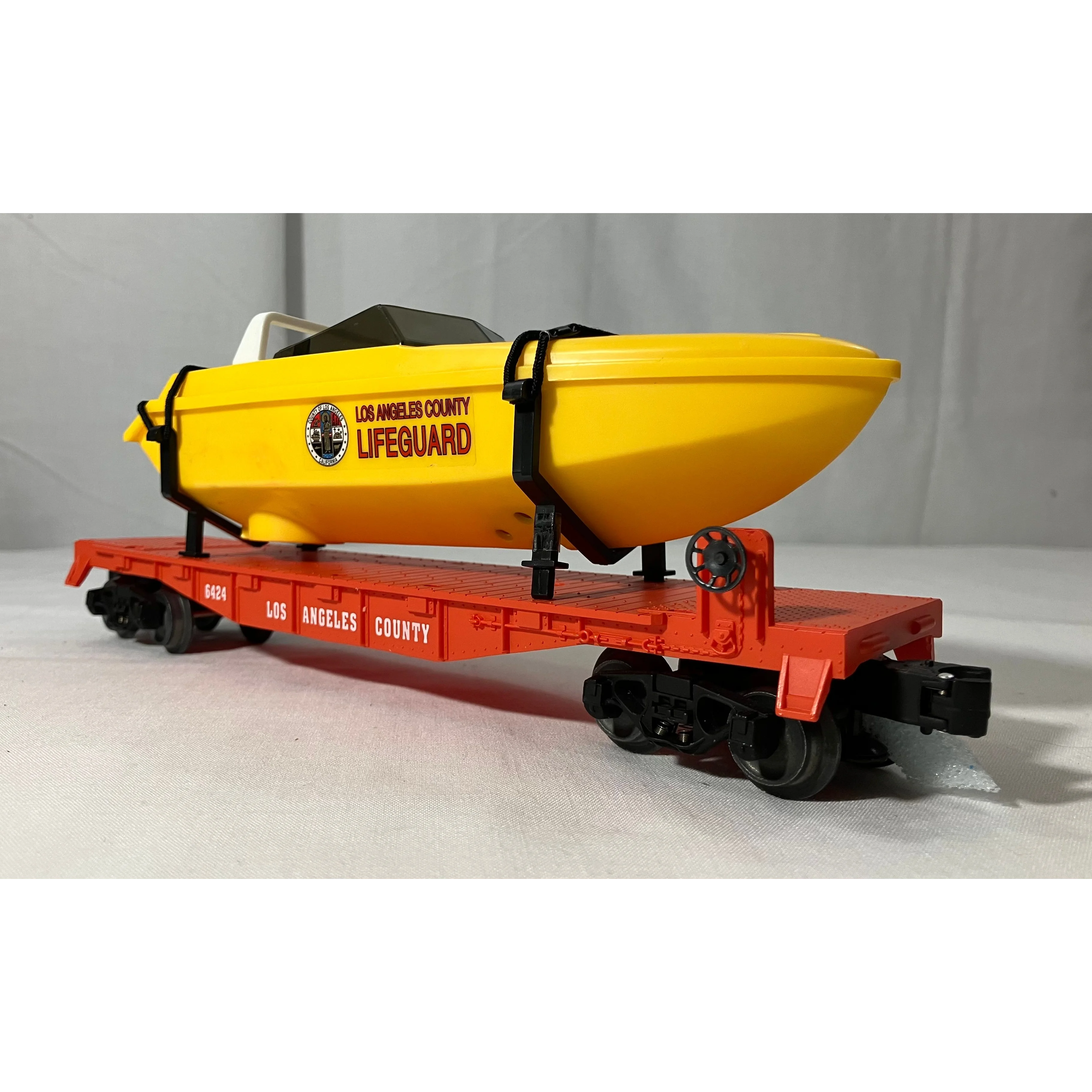 Lionel 6-16970 O scale 3 rail L.A. County flatcar with motorized speedboat — photo 2