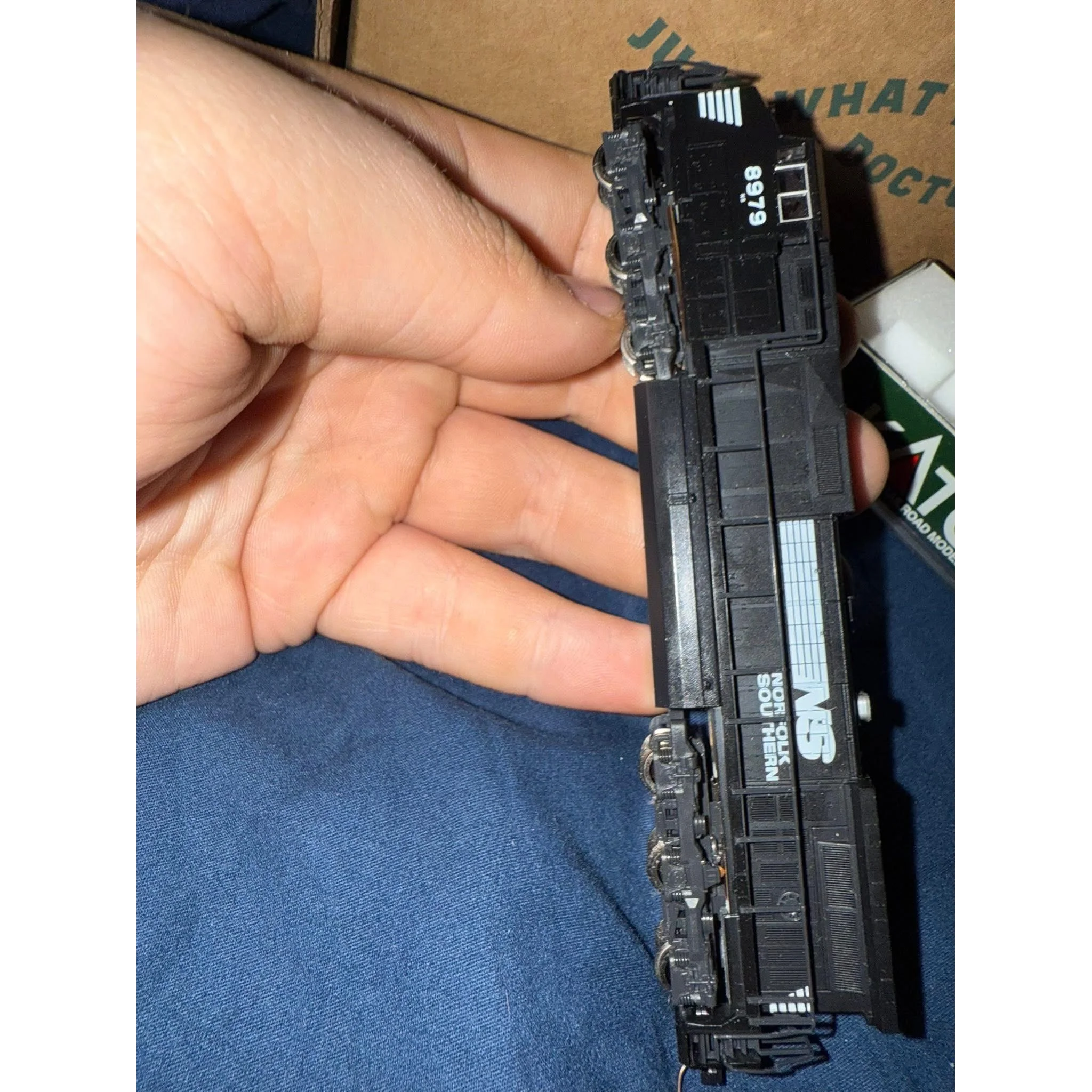 N scale NS C40-9W #8979 — photo 3