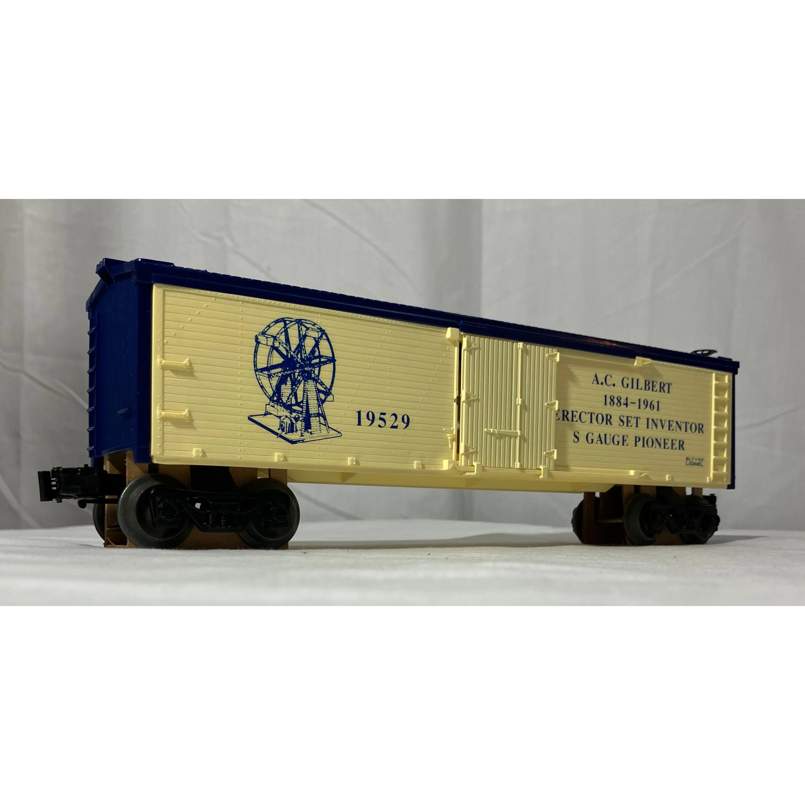 Lionel 6-19529 O scale 3 rail reefer honoring A.C. Gilbert, S gauge & Erector Set — photo 2