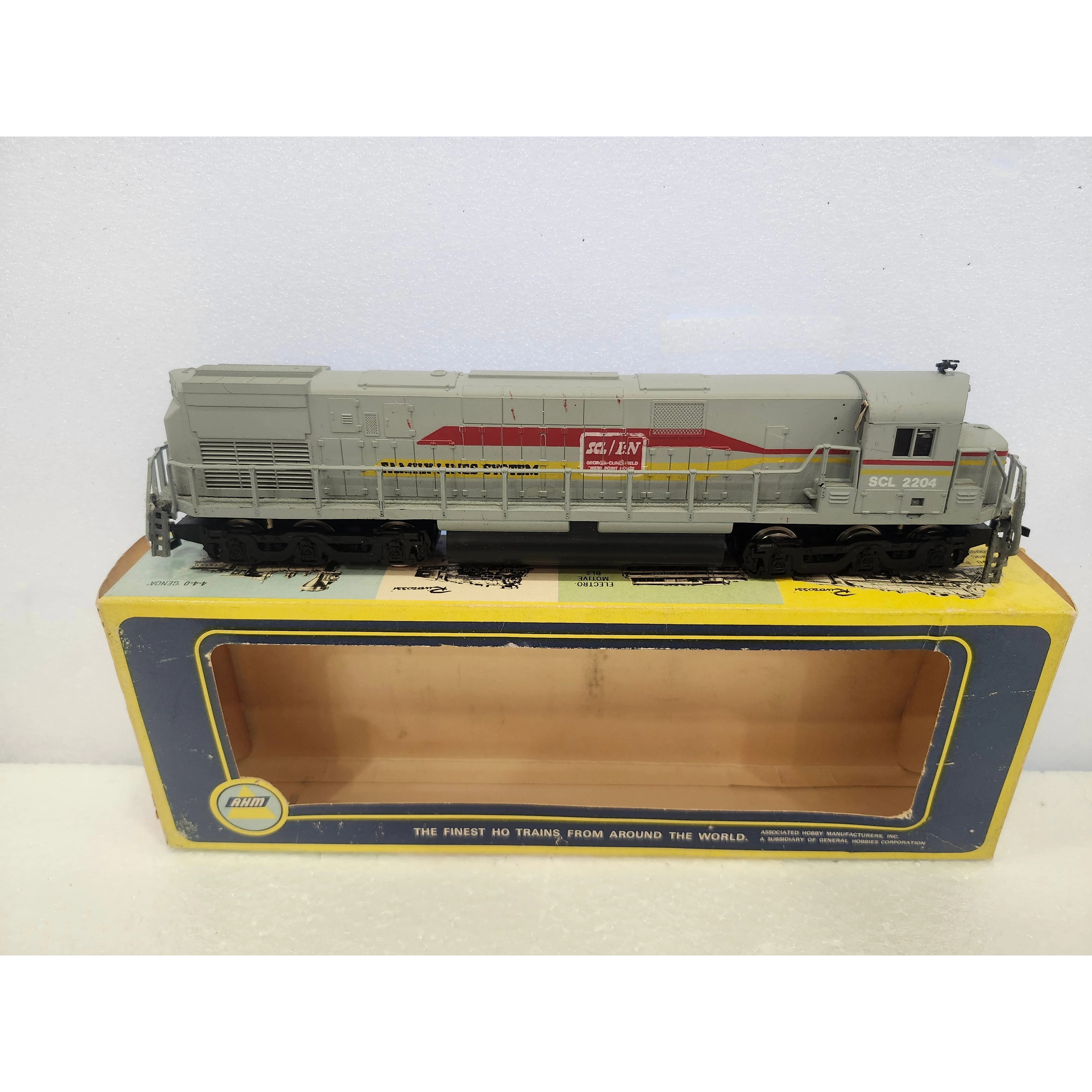 AHM HO 12 Wheel all wheel drive GE U25B diesel engine log board 2204 SCL/S&N — photo 2