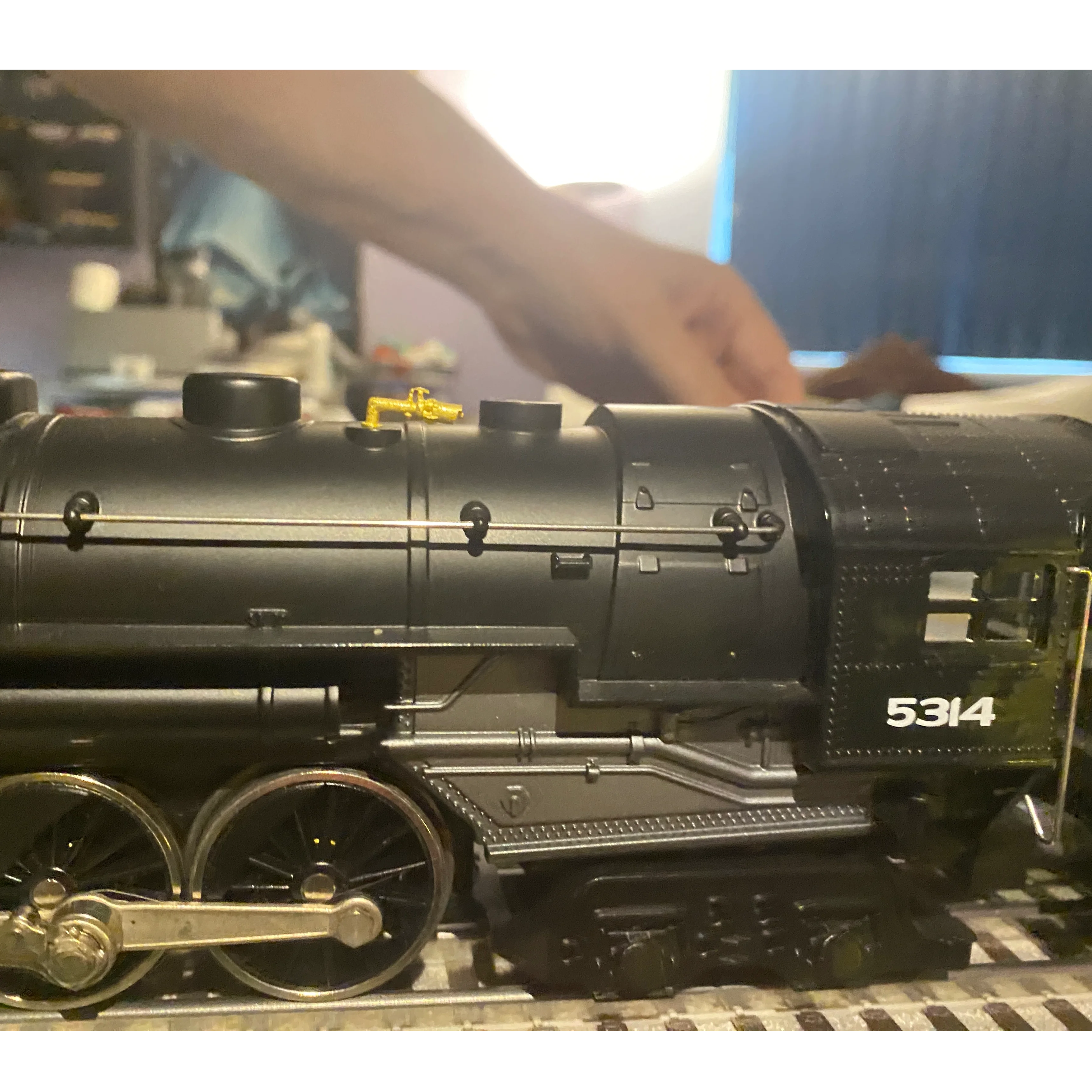 Lionel LionChief Plus 2.0 New York Central Hudson Locomotive 2232010 — photo 3