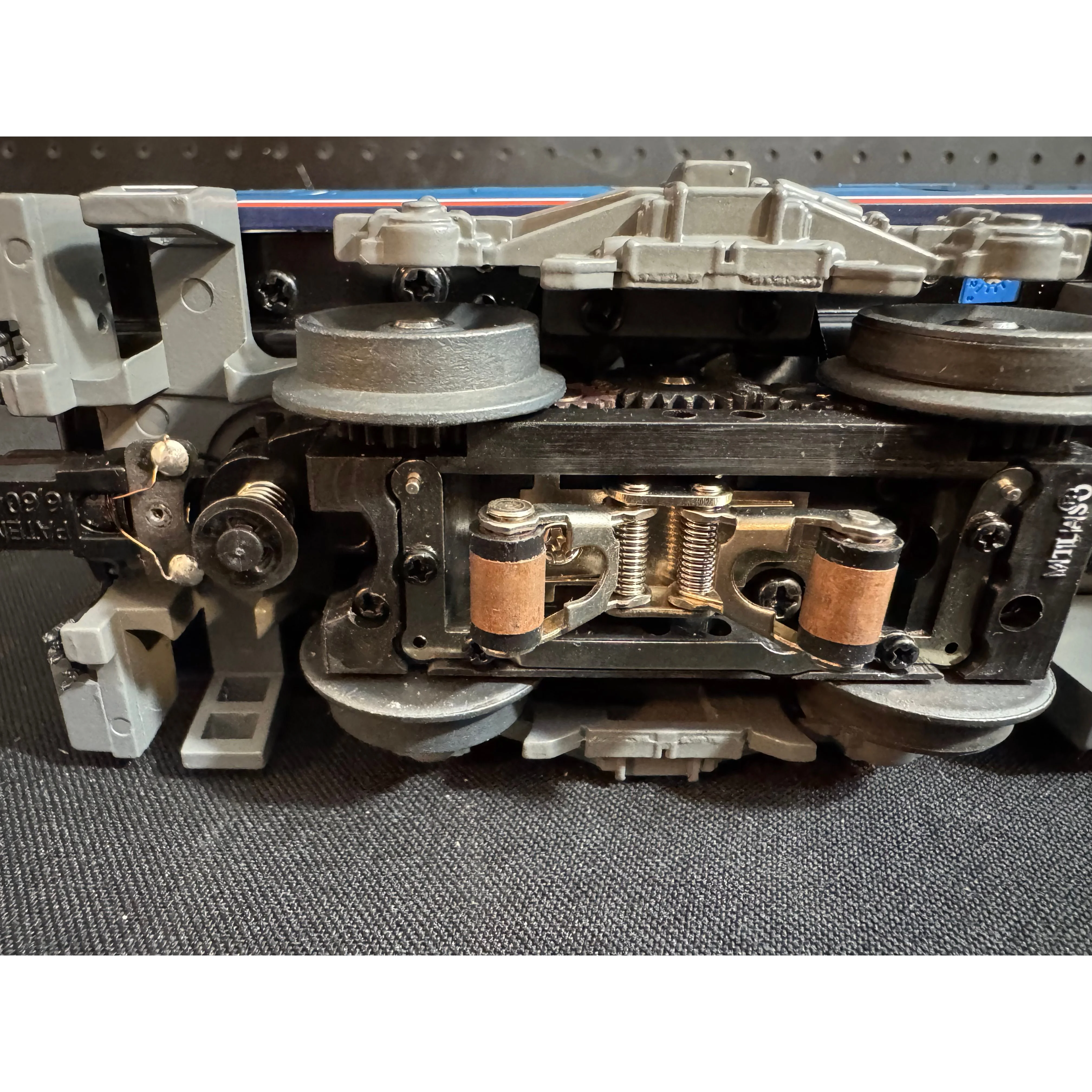 Atlas O Amtrak P42 Genesis diesel 3 rail phase 7 - Image 8