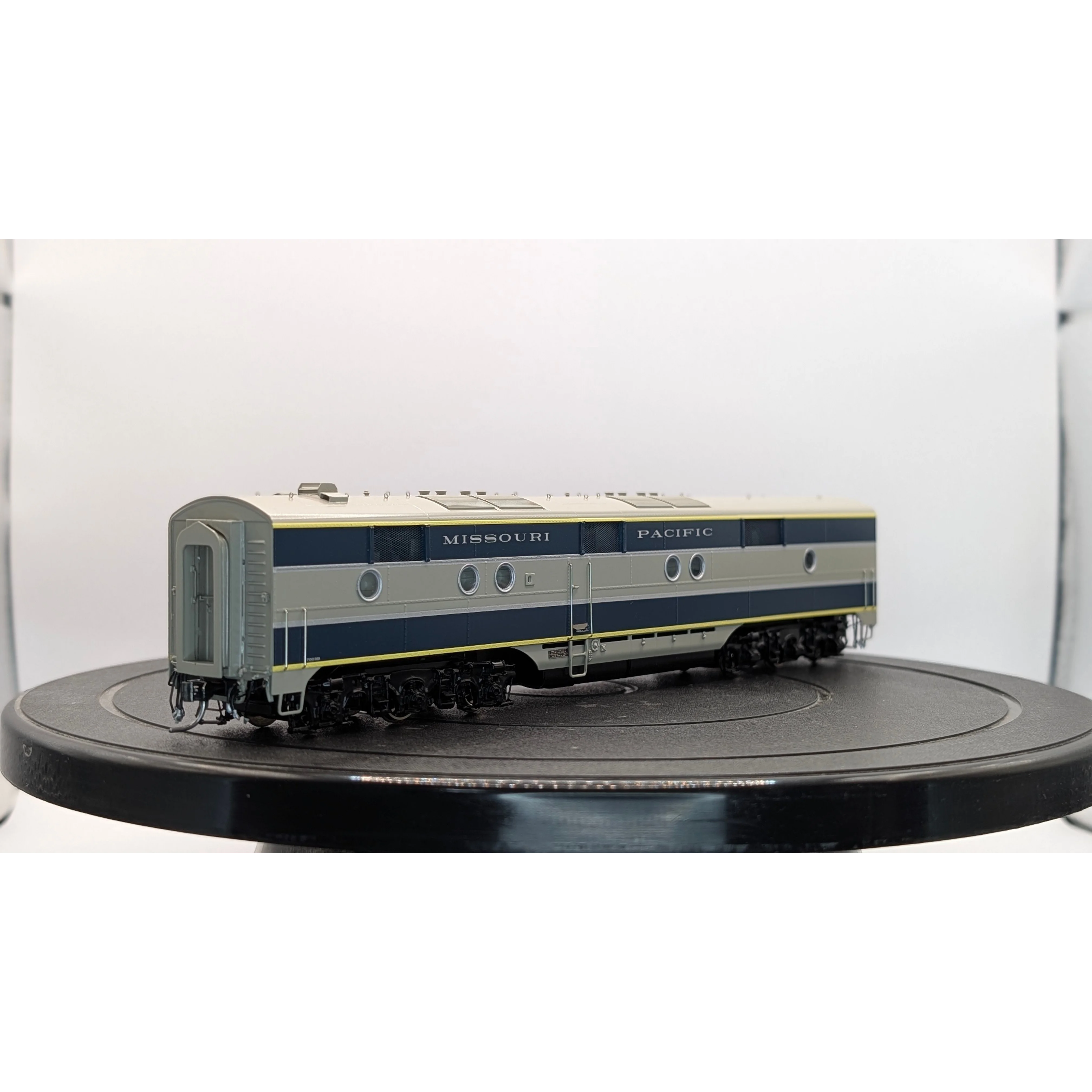 Union Terminal Imports HO Brass Missouri Pacific E6A/E6B Diesel Set — photo 8