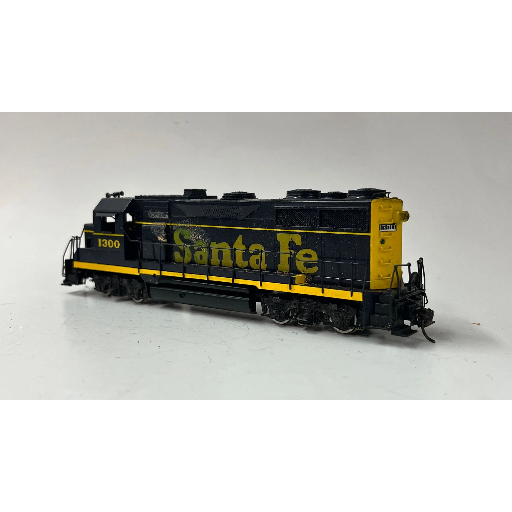 Tenshodo Santa Fe GP-35, HO Scale Brass Diesel — photo 3