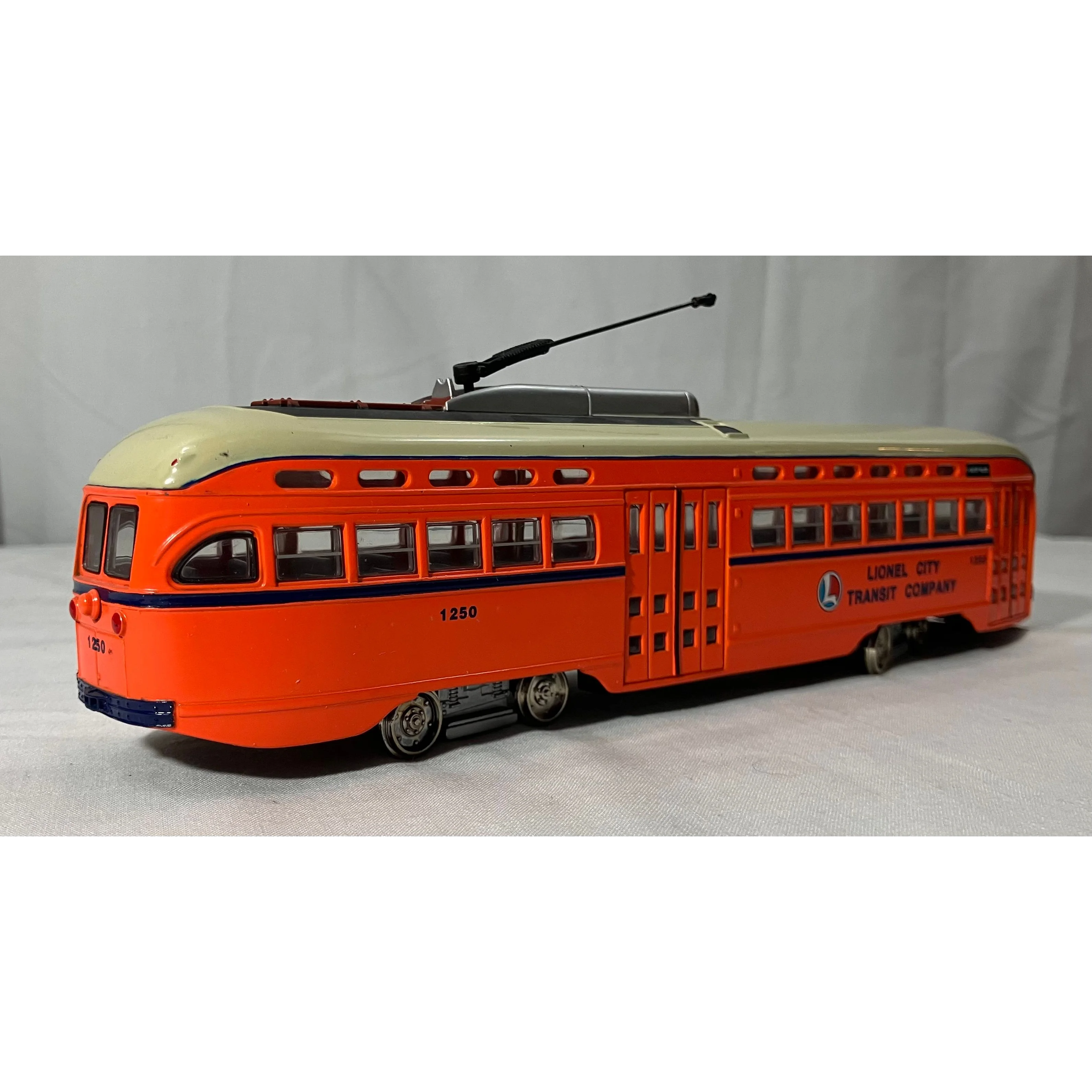 Corgi 55004 O scale Lionel City P.C.C. Street Car — photo 2