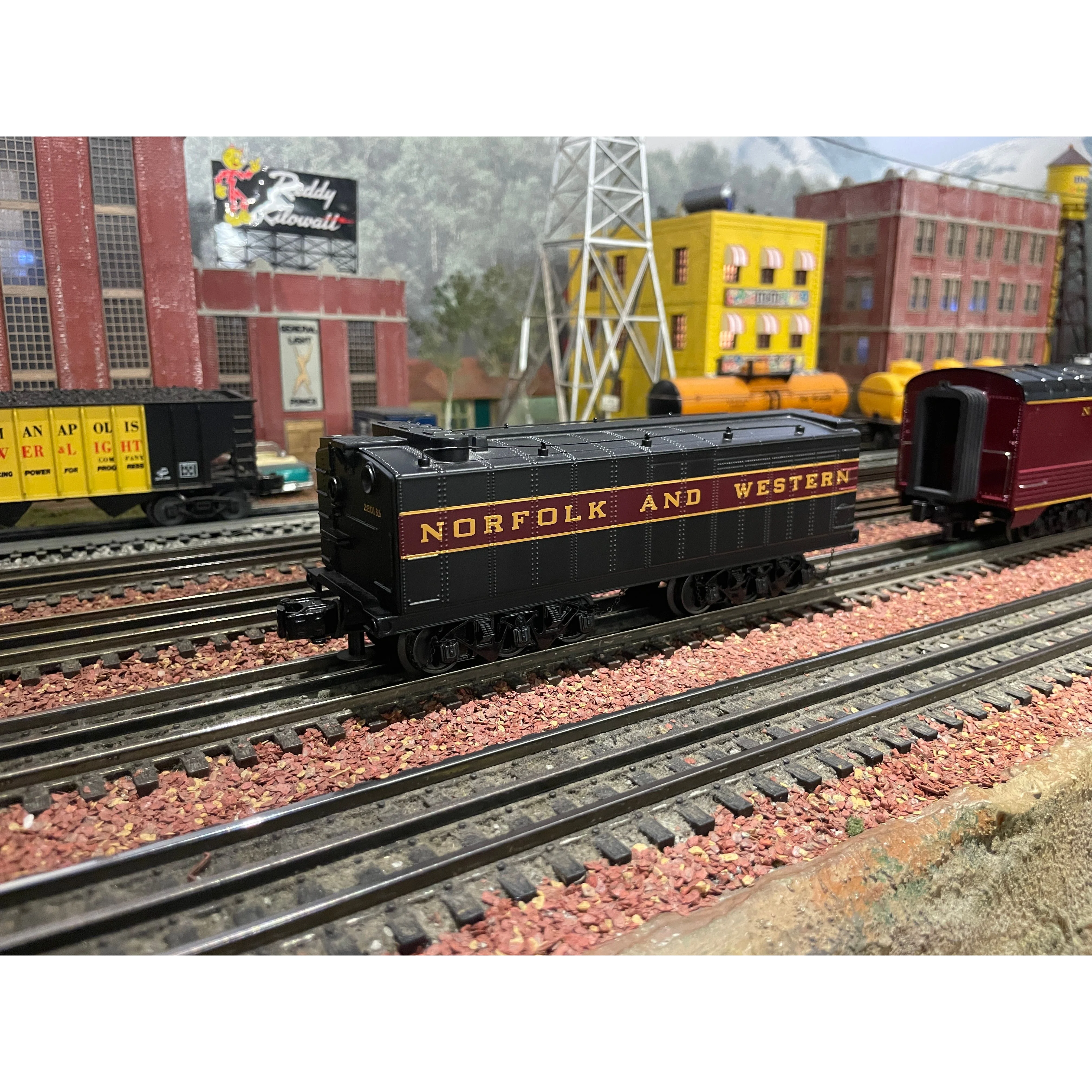 MTH Railking Imperial N&W 611 "Spirit of Roanoke" and MTH Railking Aux Tender - Image 3