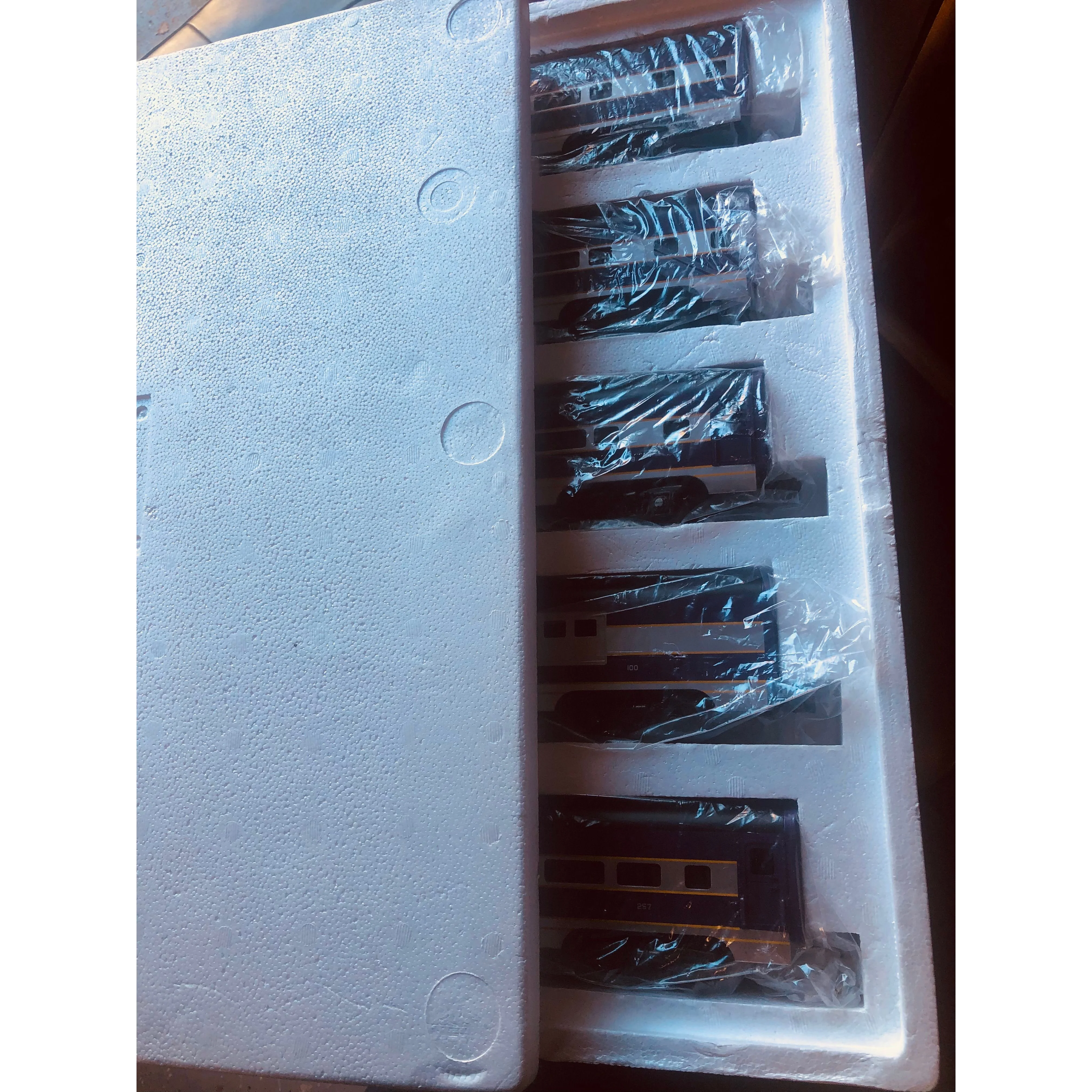 Mth Atlantic Coast Line Painted 70’ 5 Aluminum cars, one baggage, 3 coaches and obser — photo 2