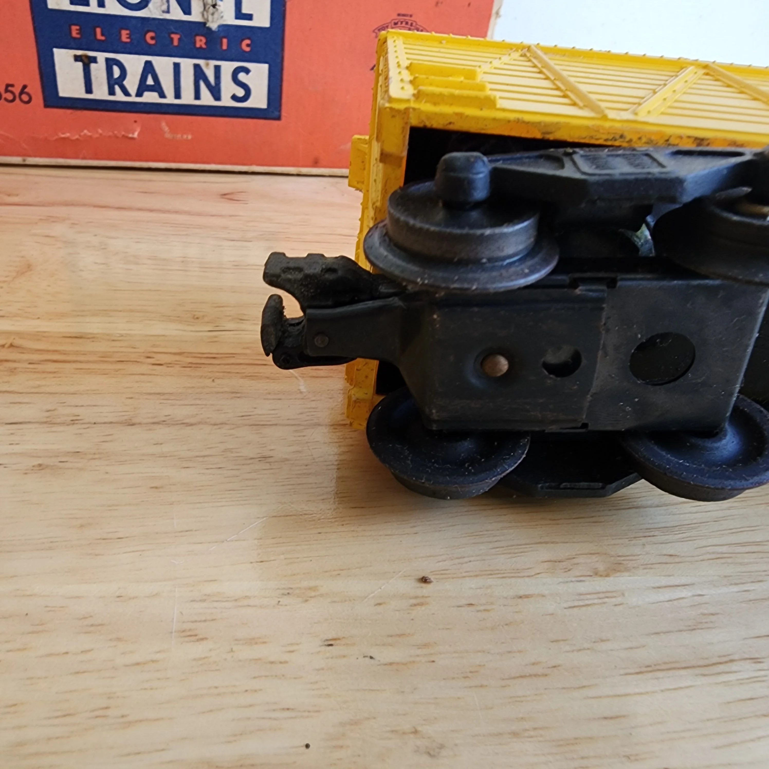 2 Cars - Lionel Union Pacific Derrick / Crane Car 6-9235 & Lionel 6656 Stock Car — photo 13