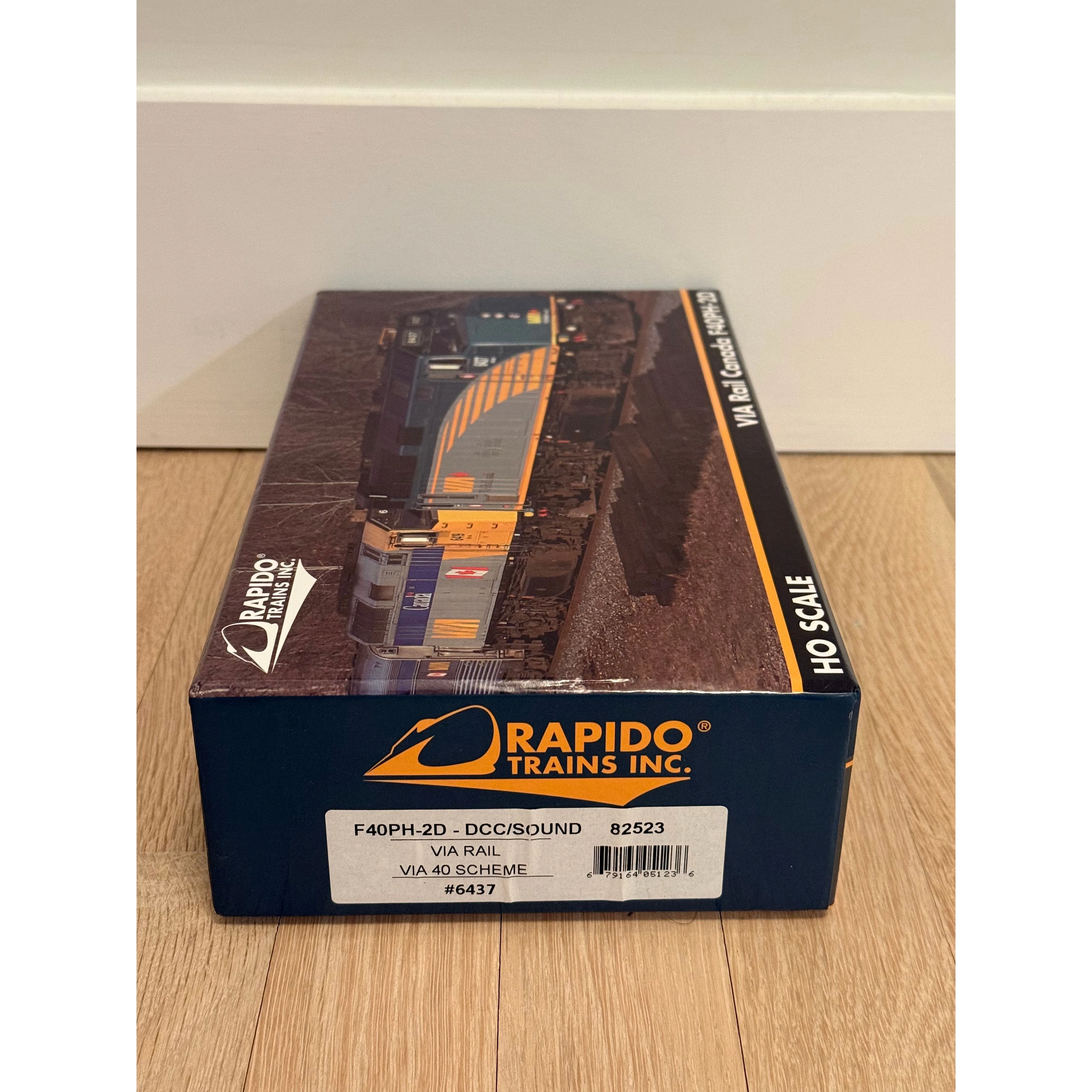 HO Rapido VIA Rebuilt F40PH-2D #6437 w/LokSound, VIA40 Scheme 82523 — photo 3