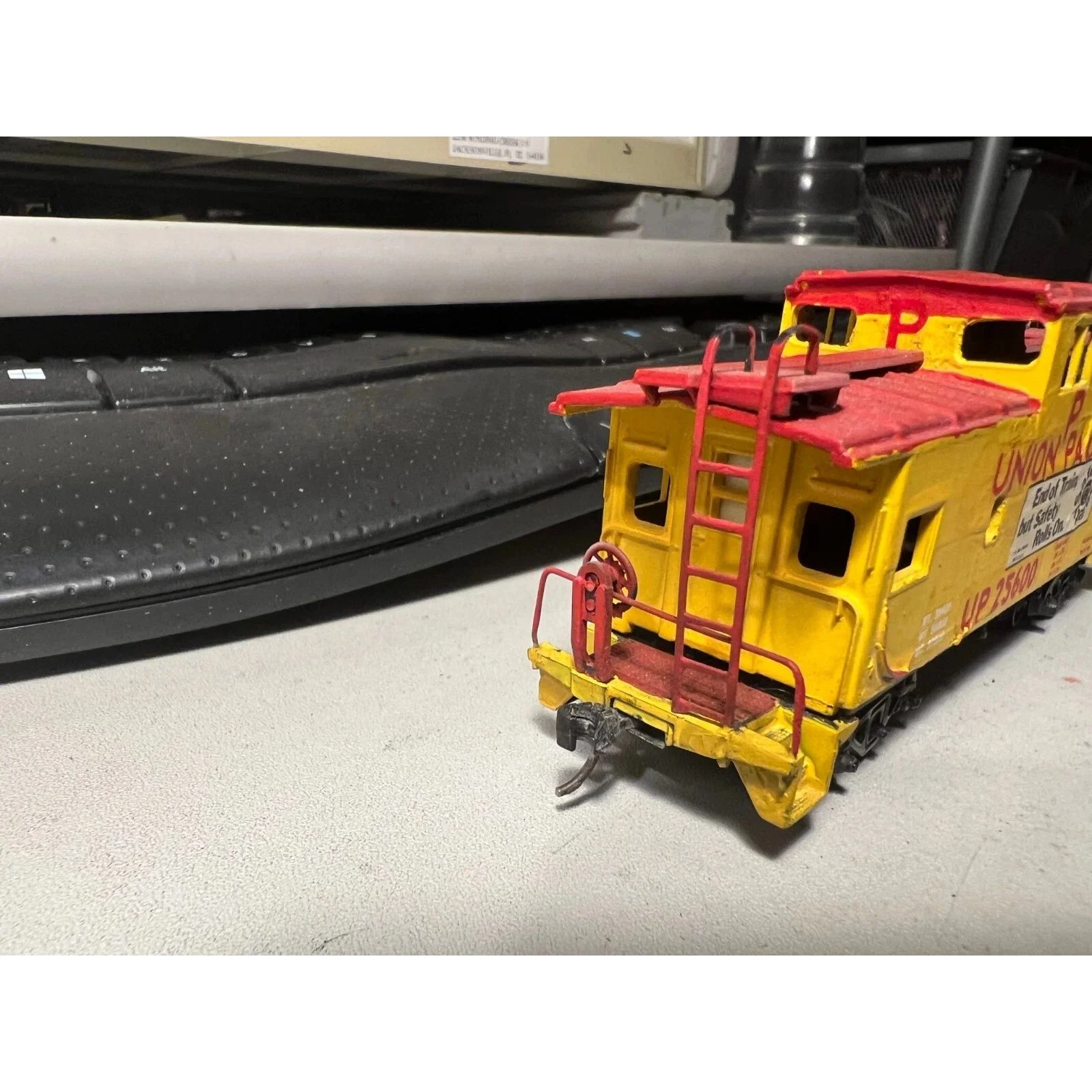 UNION PACIFIC HO Scale Caboose — photo 3