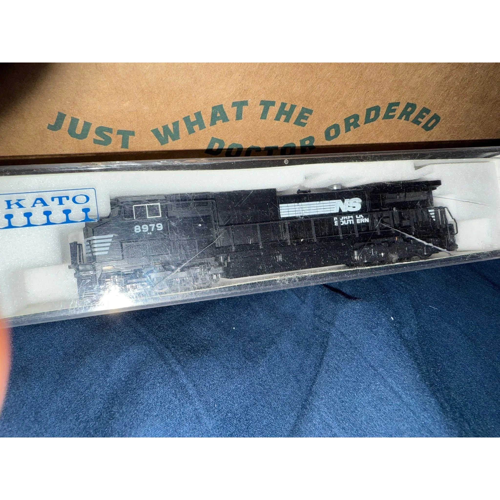 N scale NS C40-9W #8979