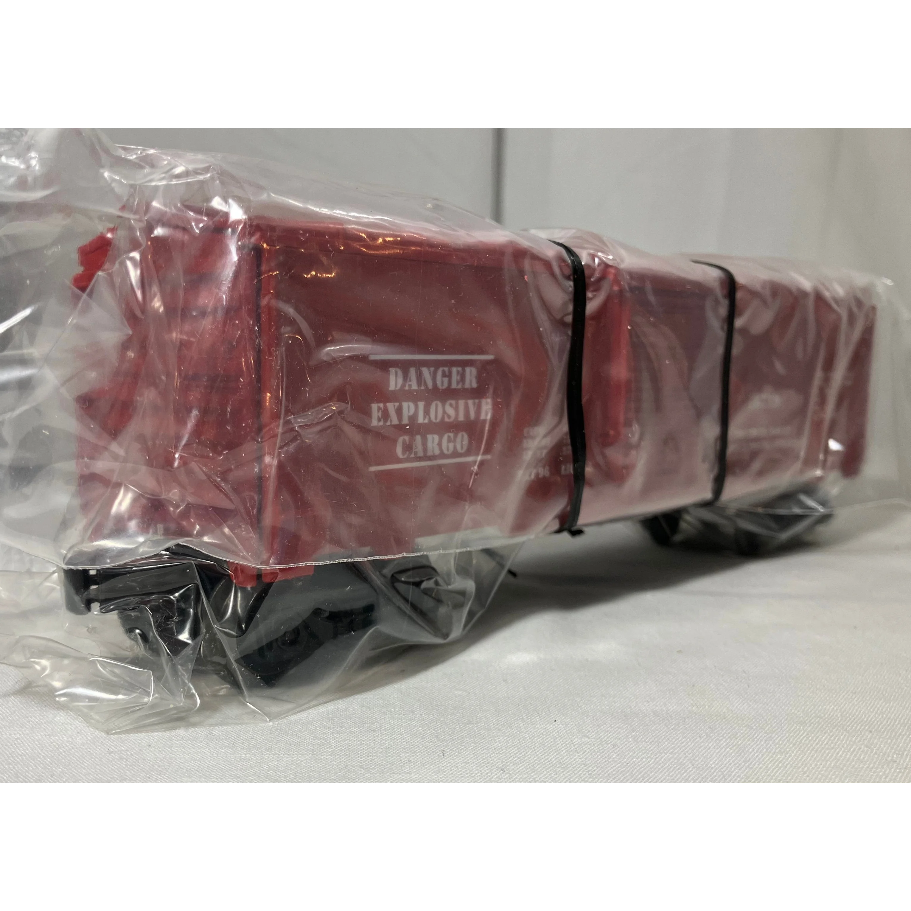 Lionel 6-16719 O scale 3 rail exploding boxcar — photo 2