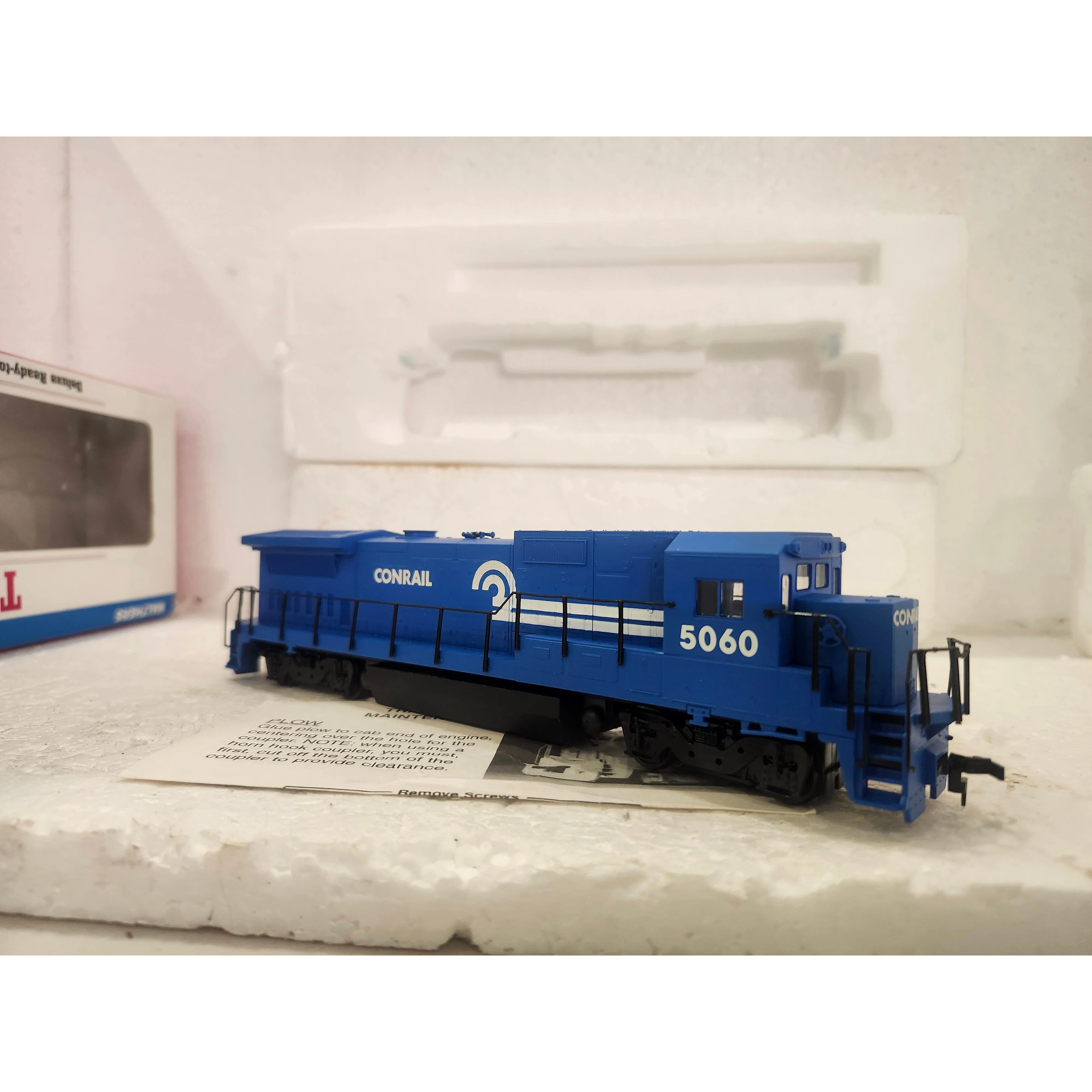 Walther's Trainline GE Dash 8 40B Conrail 5060 Snowplow included preowned — photo 6